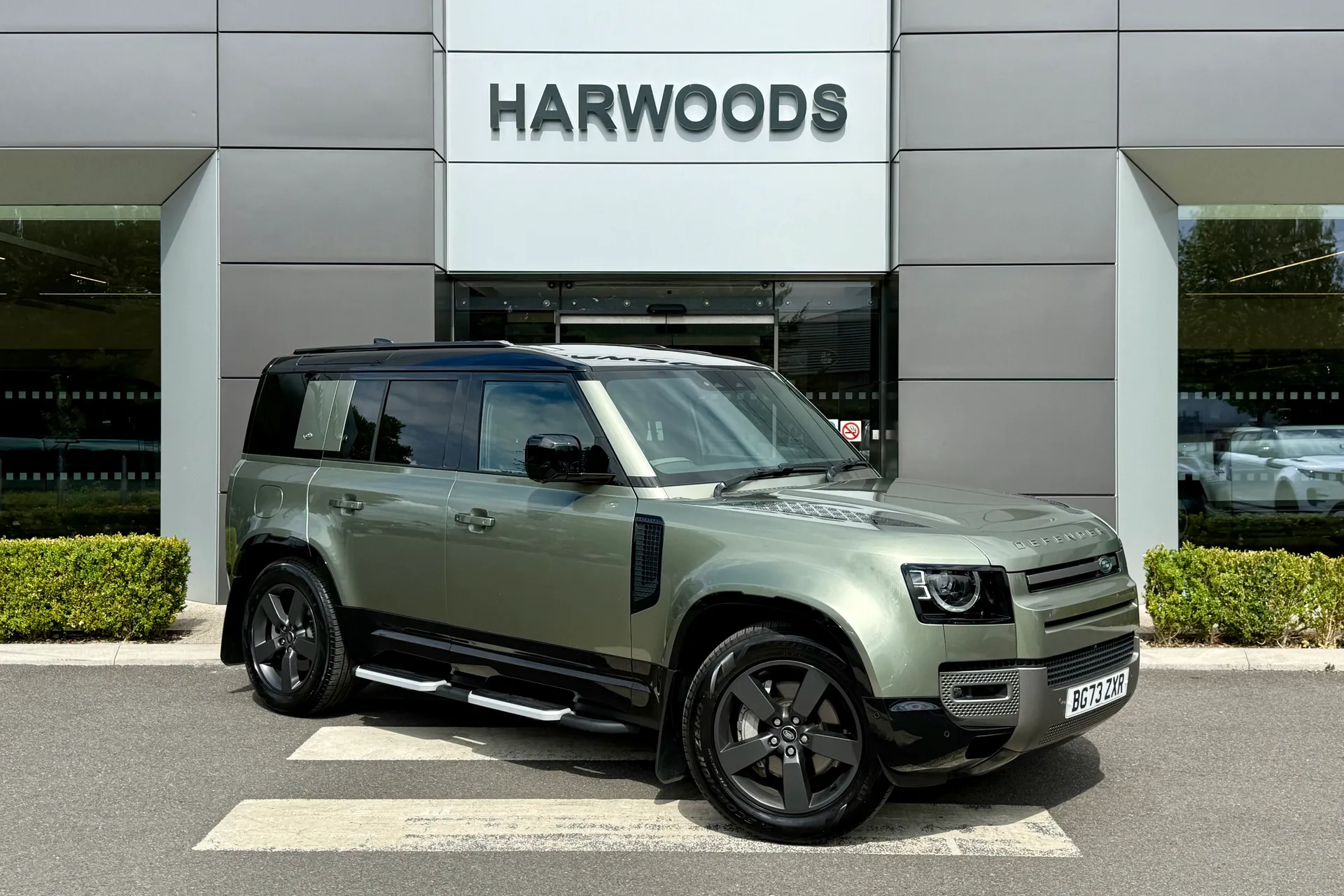 LAND ROVER DEFENDER focused image