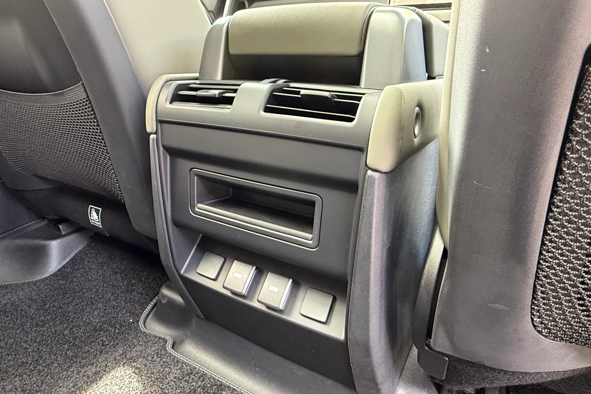 LAND ROVER DEFENDER thumbnail image number 39