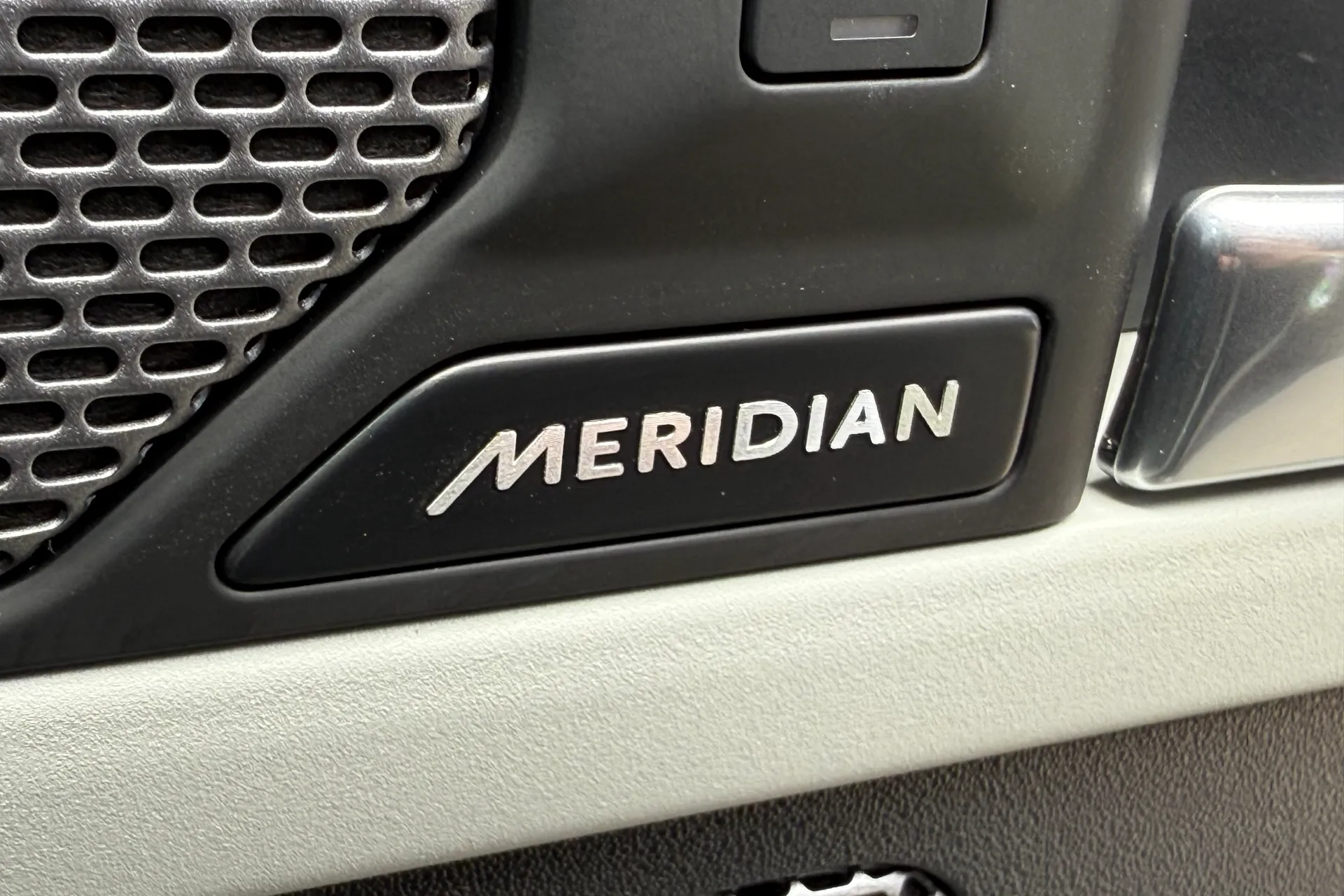 LAND ROVER DEFENDER thumbnail image number 21