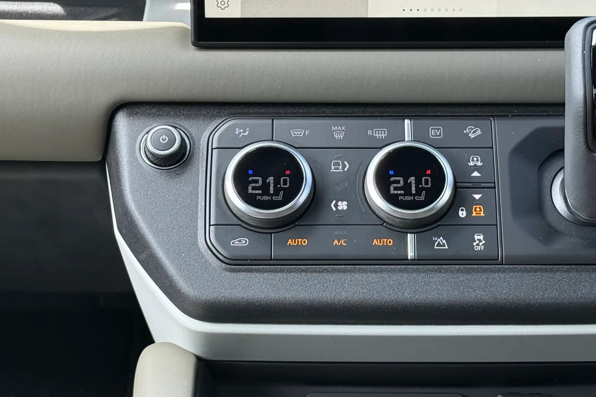 LAND ROVER DEFENDER thumbnail image number 16