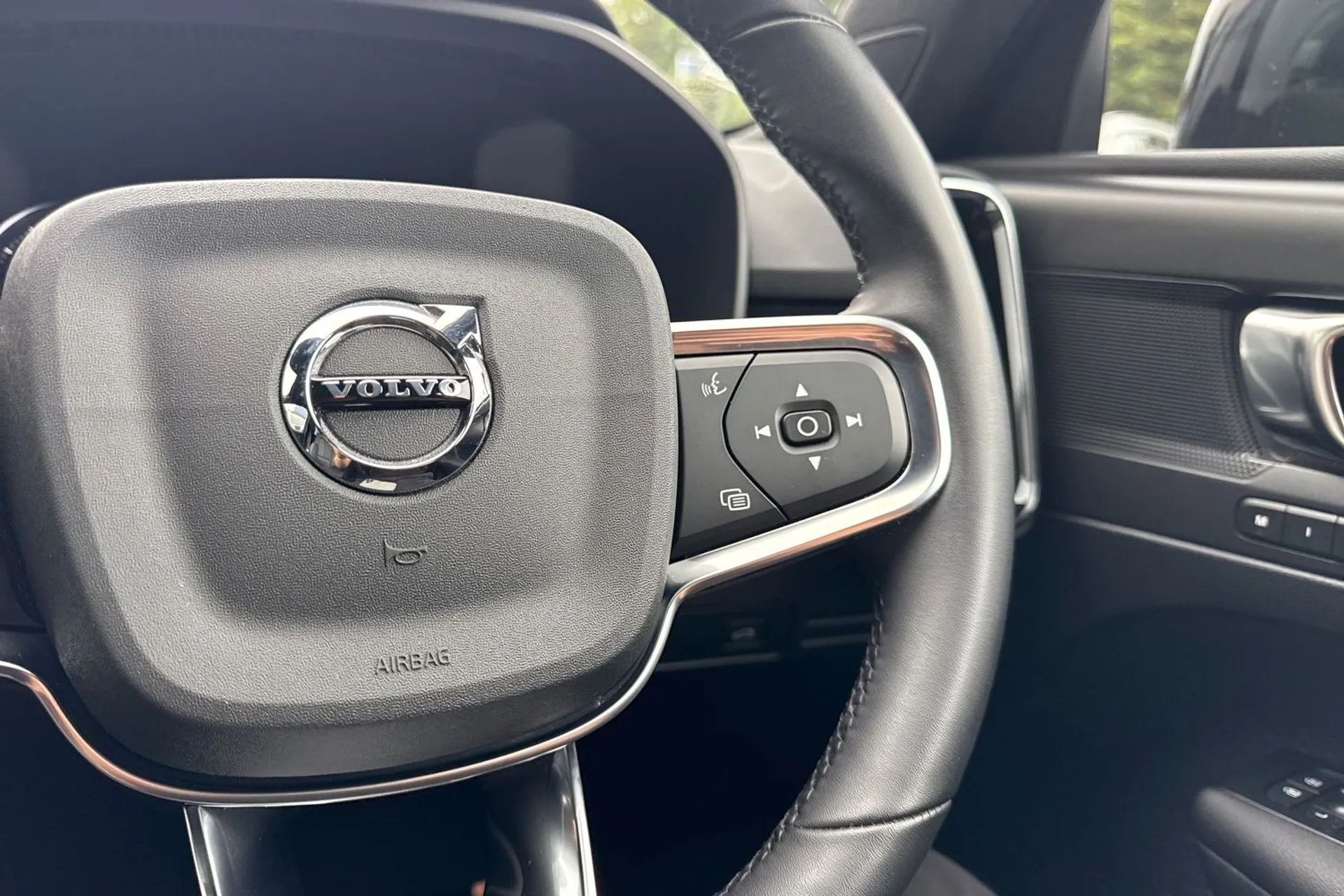 Volvo XC40 thumbnail image number 36