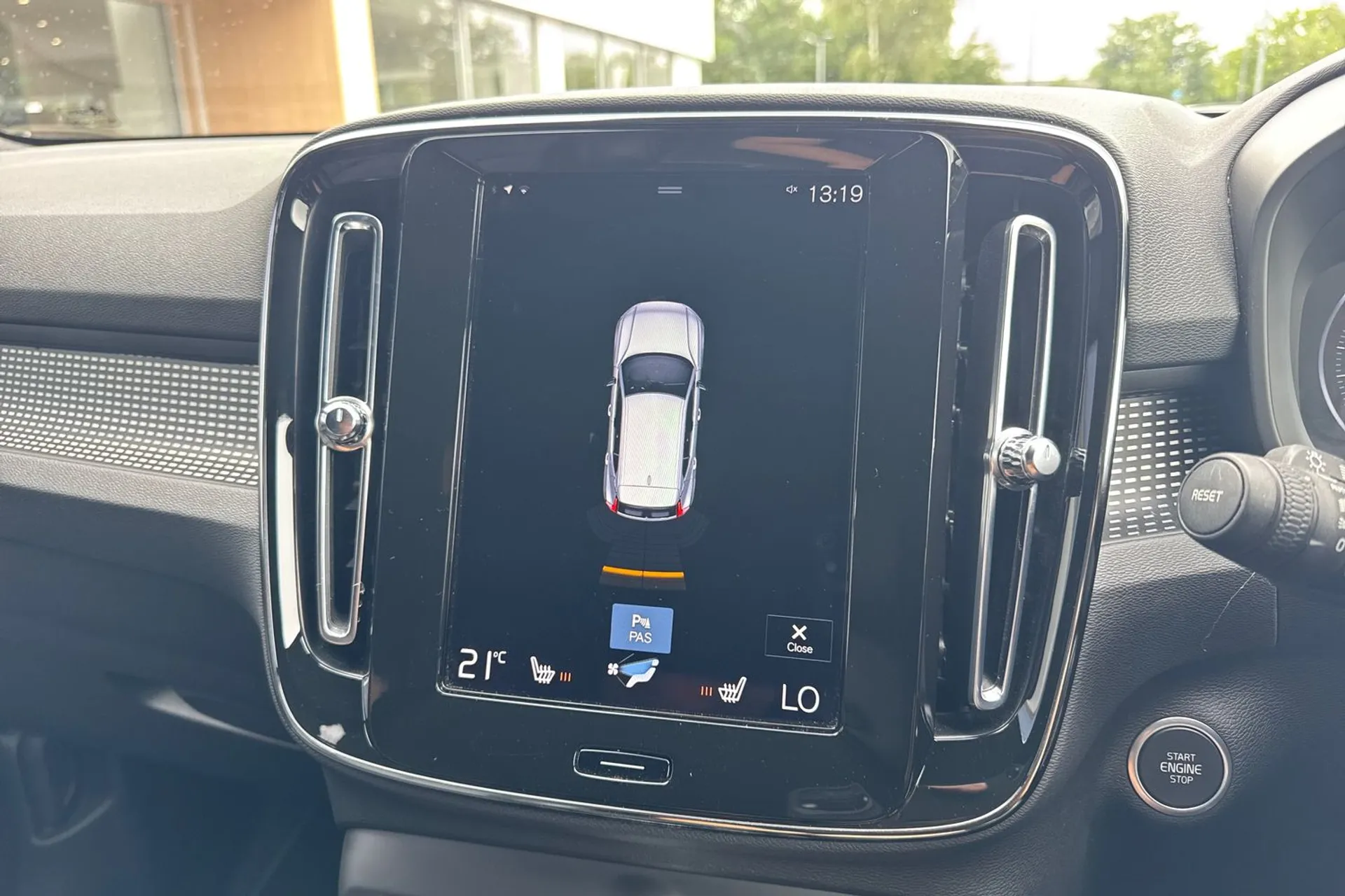 Volvo XC40 thumbnail image number 4