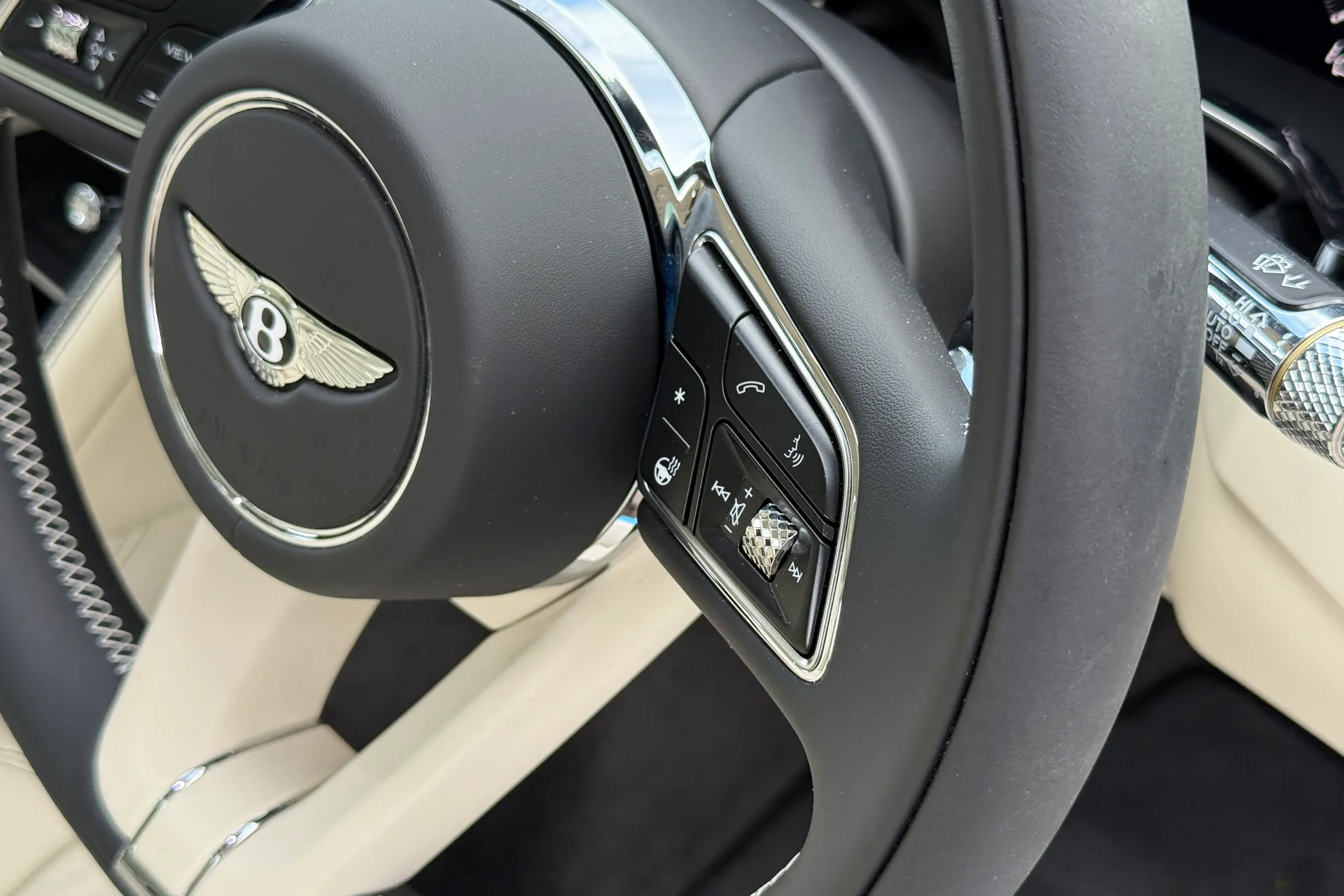 Bentley FLYING SPUR thumbnail image number 31