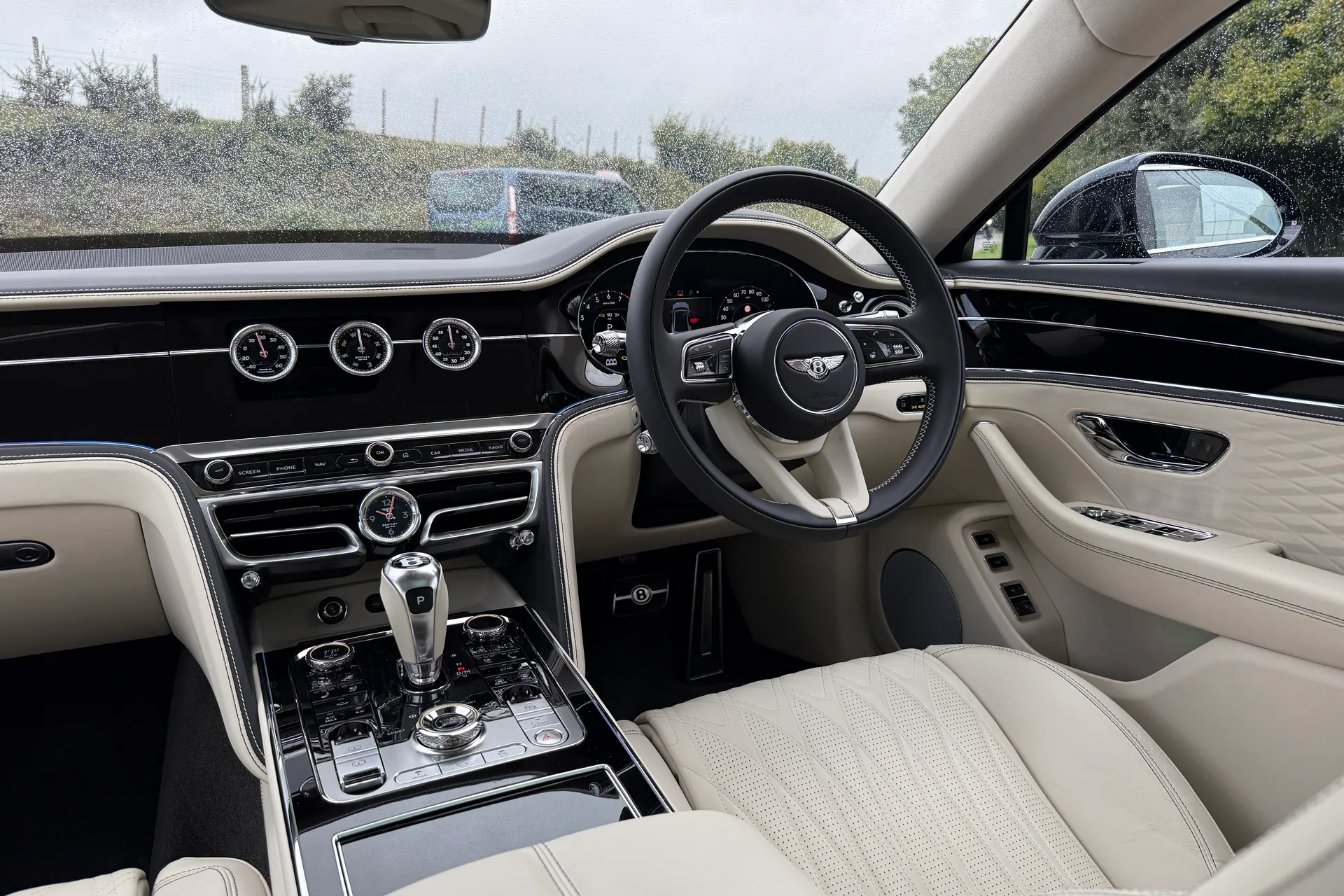 Bentley FLYING SPUR thumbnail image number 20