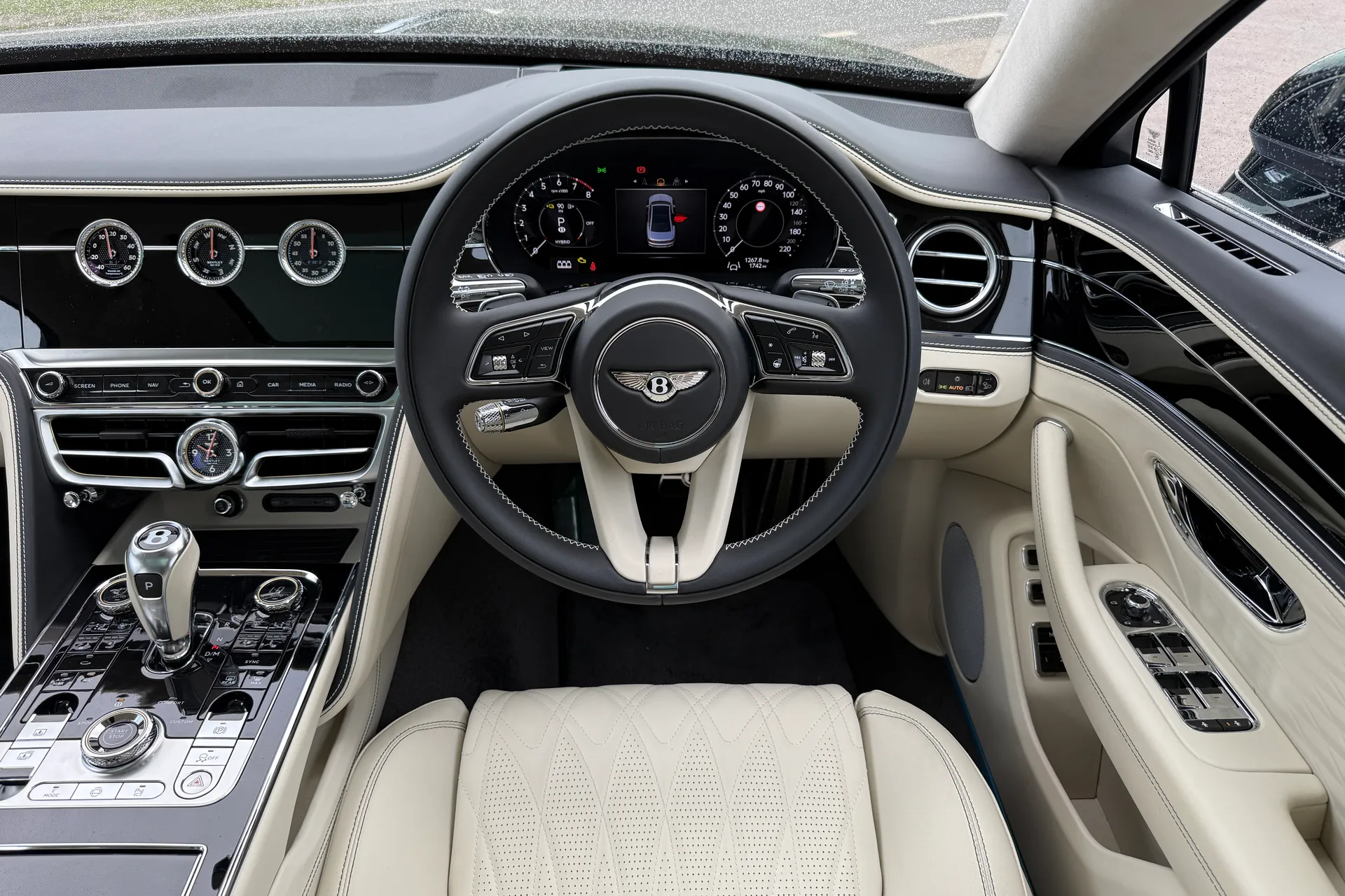 Bentley FLYING SPUR thumbnail image number 21