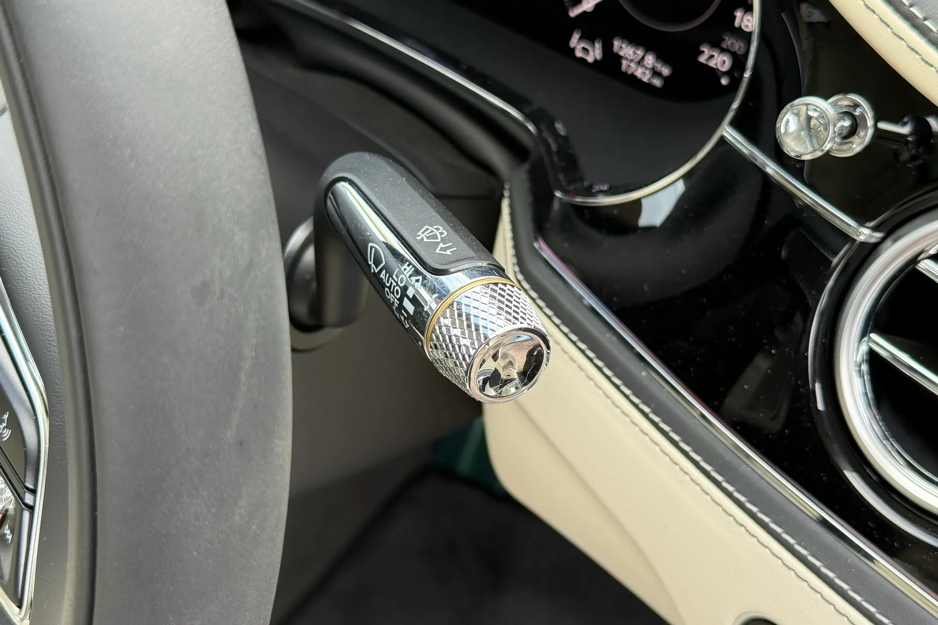 Bentley FLYING SPUR thumbnail image number 30