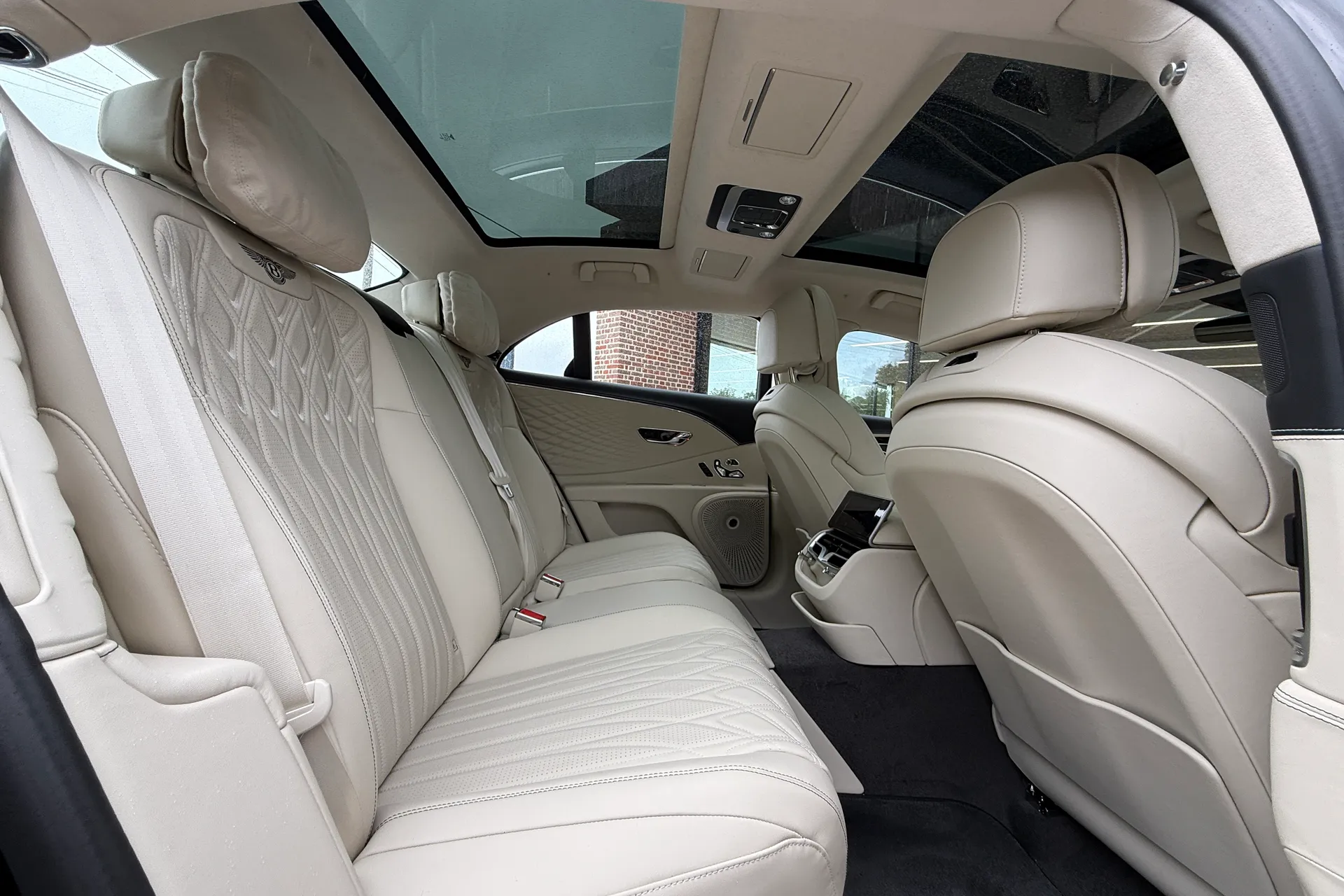 Bentley FLYING SPUR thumbnail image number 12