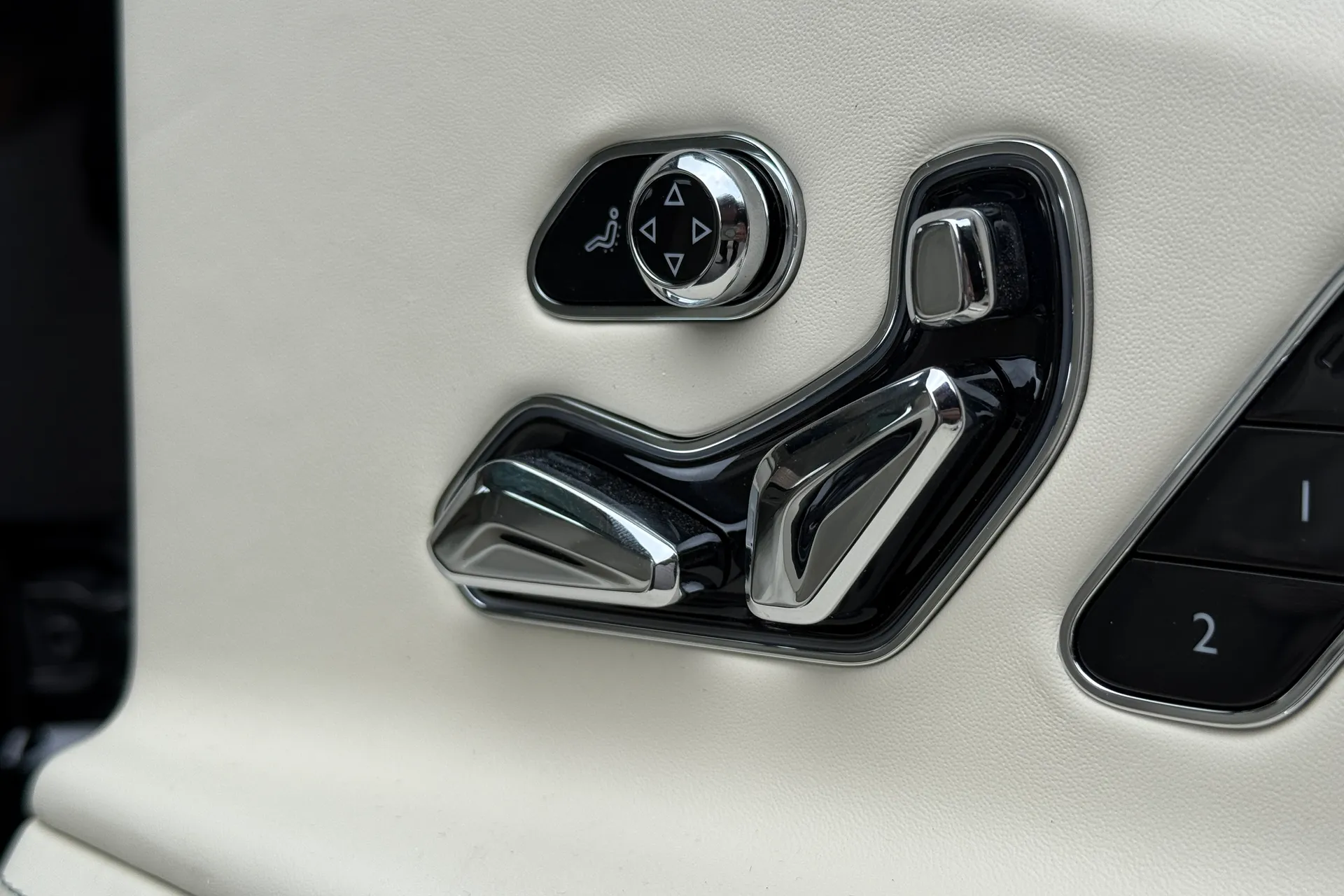 Bentley FLYING SPUR thumbnail image number 11