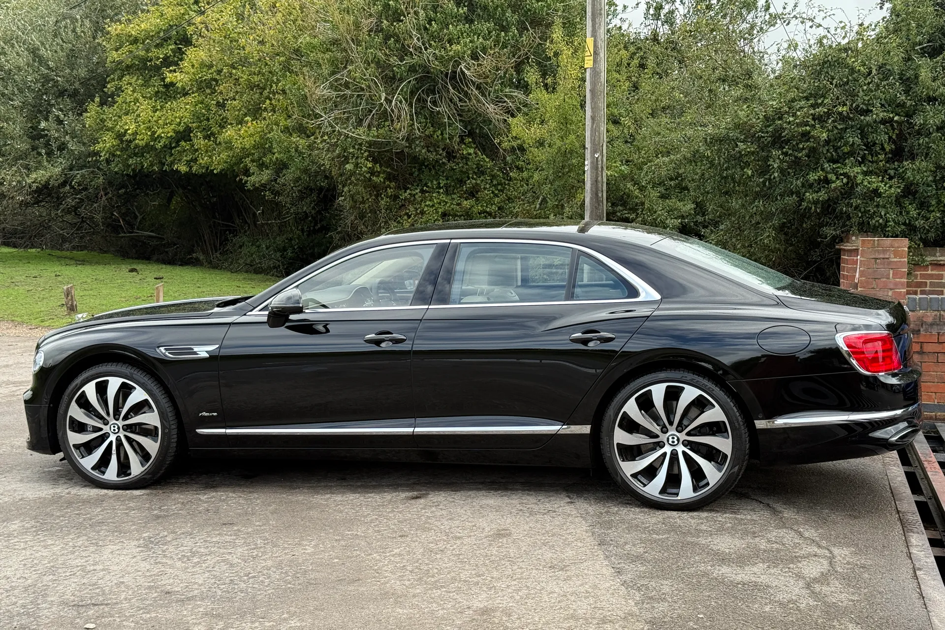 Bentley FLYING SPUR thumbnail image number 28