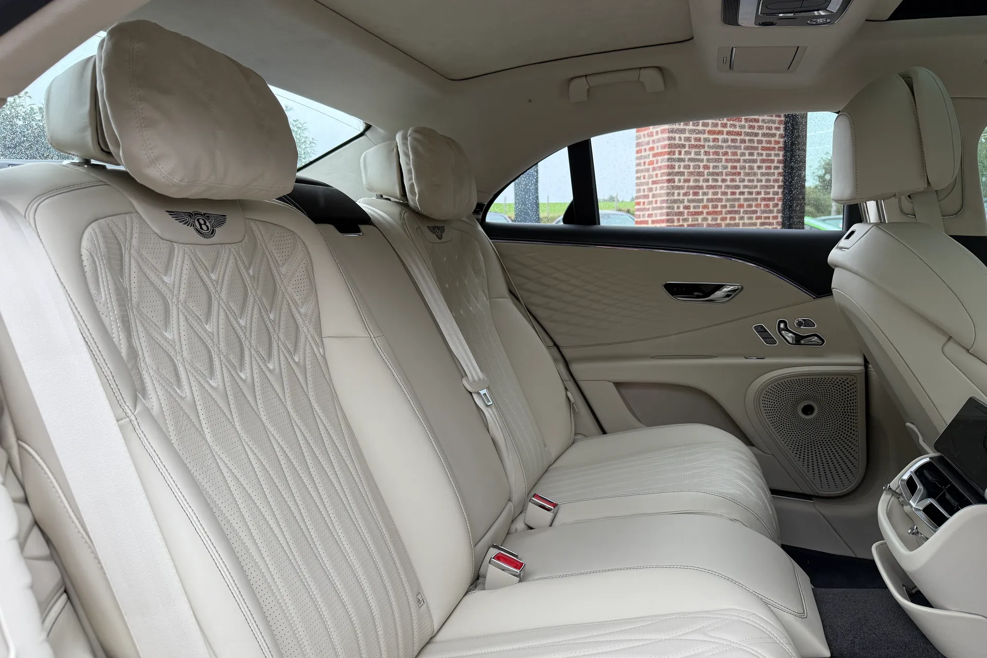 Bentley FLYING SPUR thumbnail image number 8