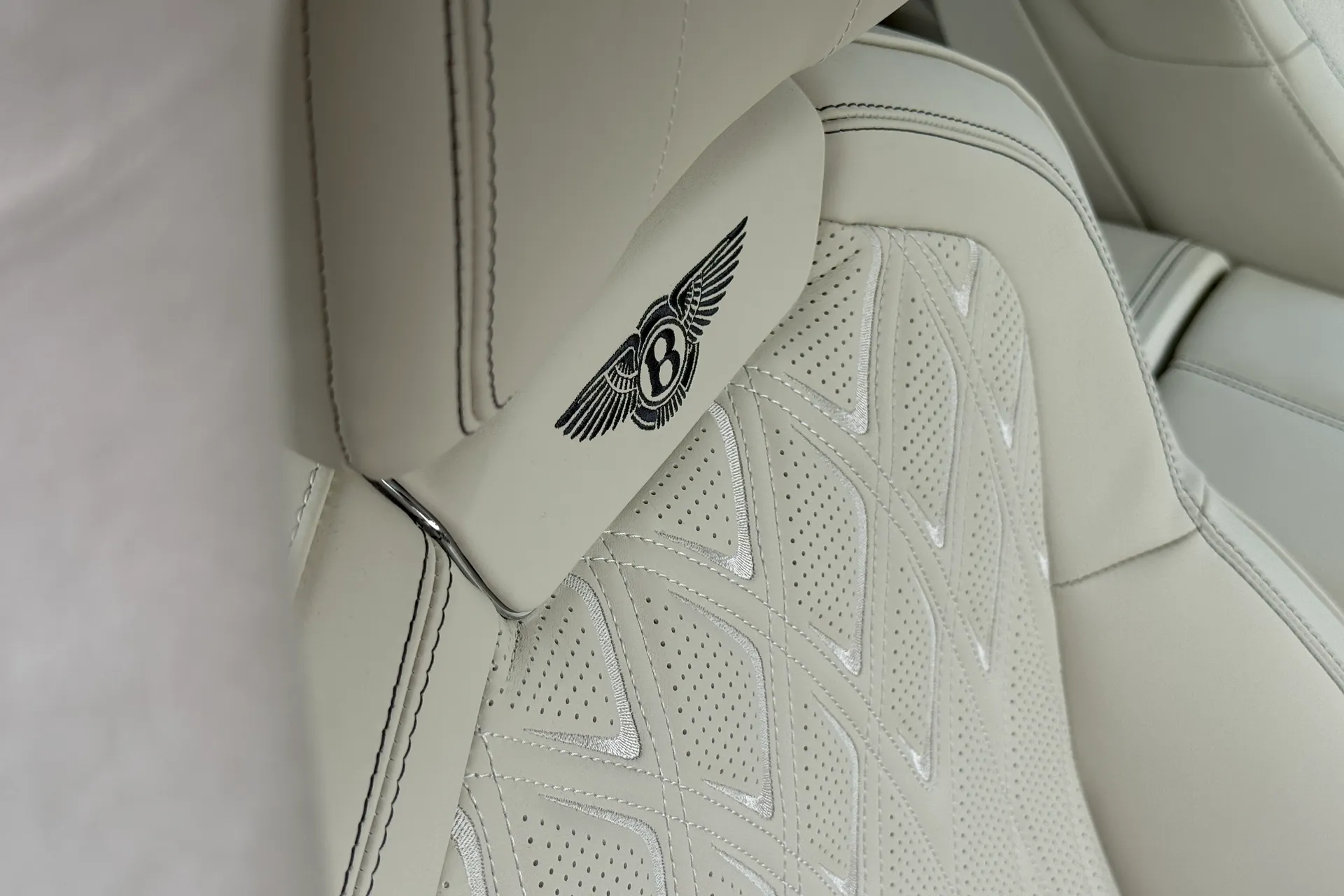 Bentley FLYING SPUR thumbnail image number 26