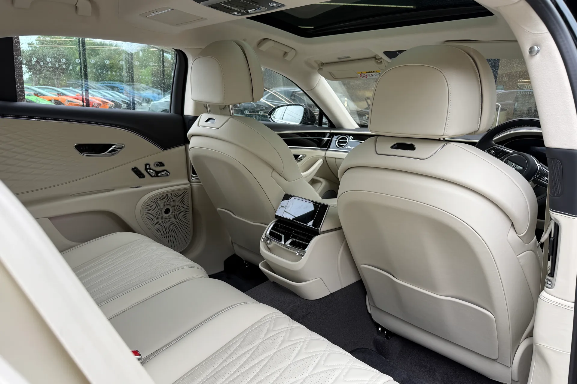 Bentley FLYING SPUR thumbnail image number 9