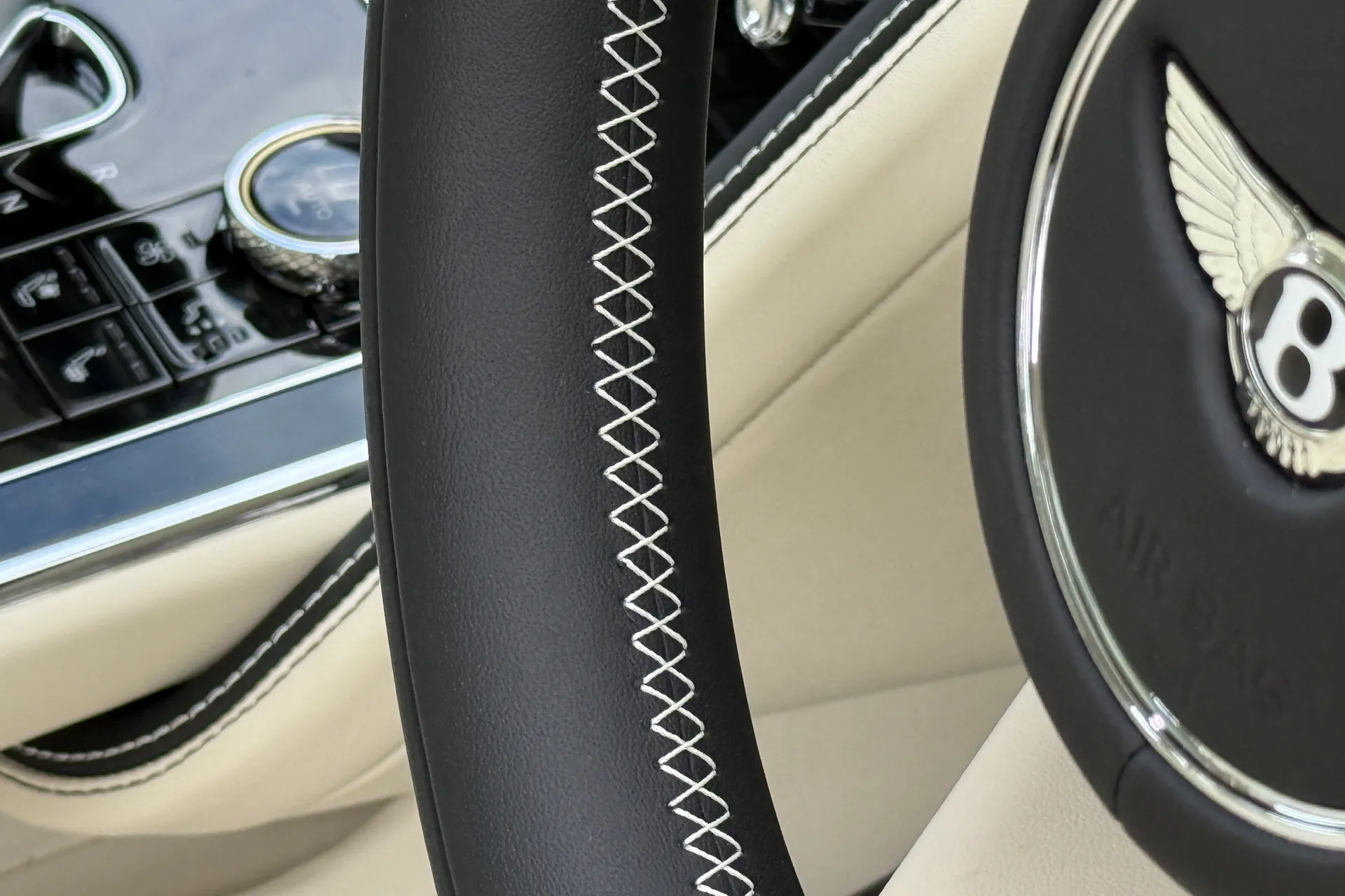 Bentley FLYING SPUR thumbnail image number 29