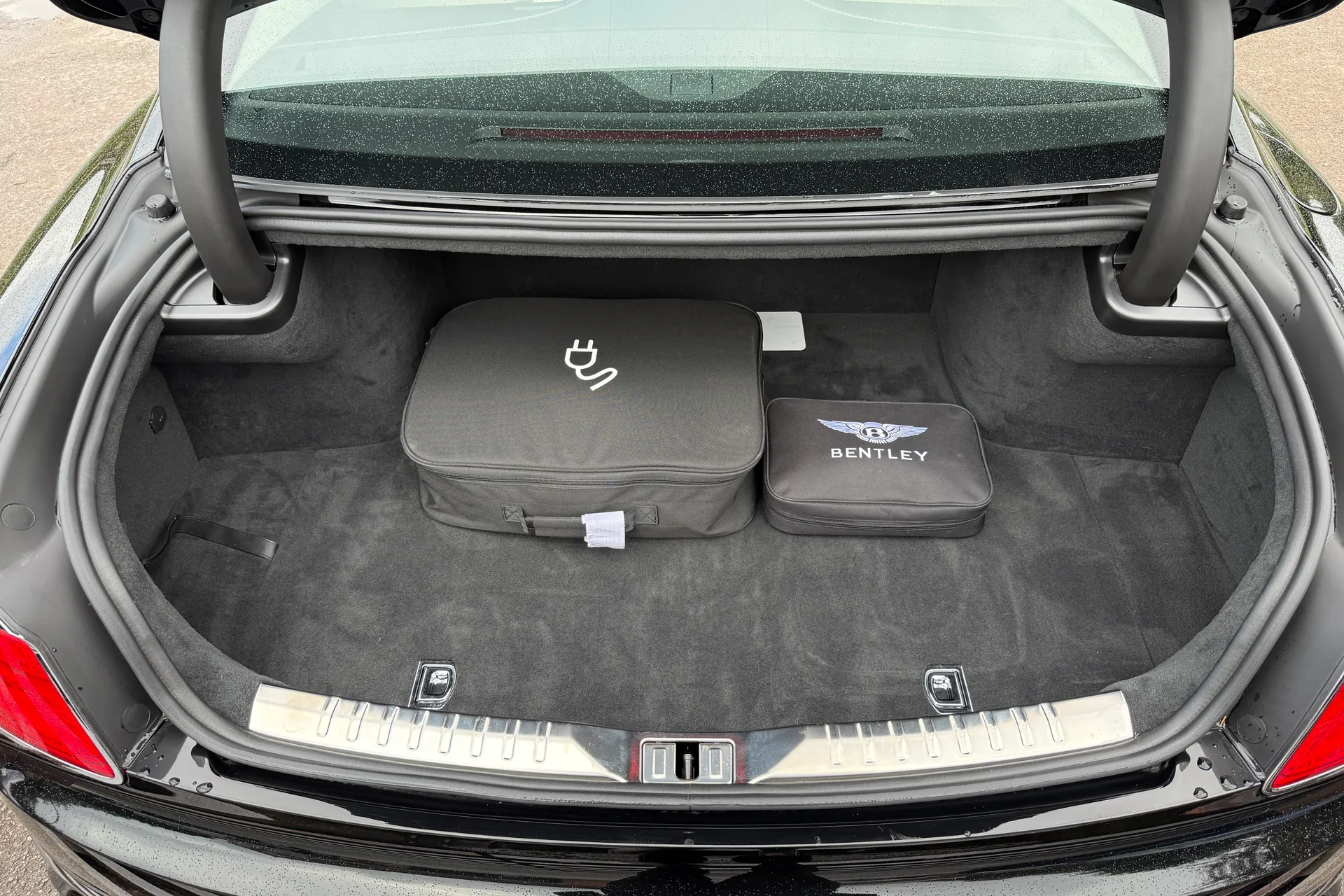 Bentley FLYING SPUR thumbnail image number 23