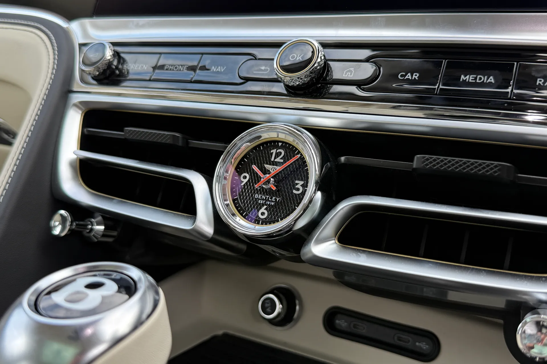 Bentley FLYING SPUR thumbnail image number 37