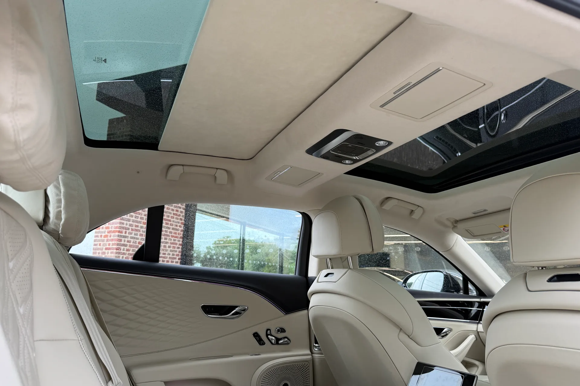 Bentley FLYING SPUR thumbnail image number 13