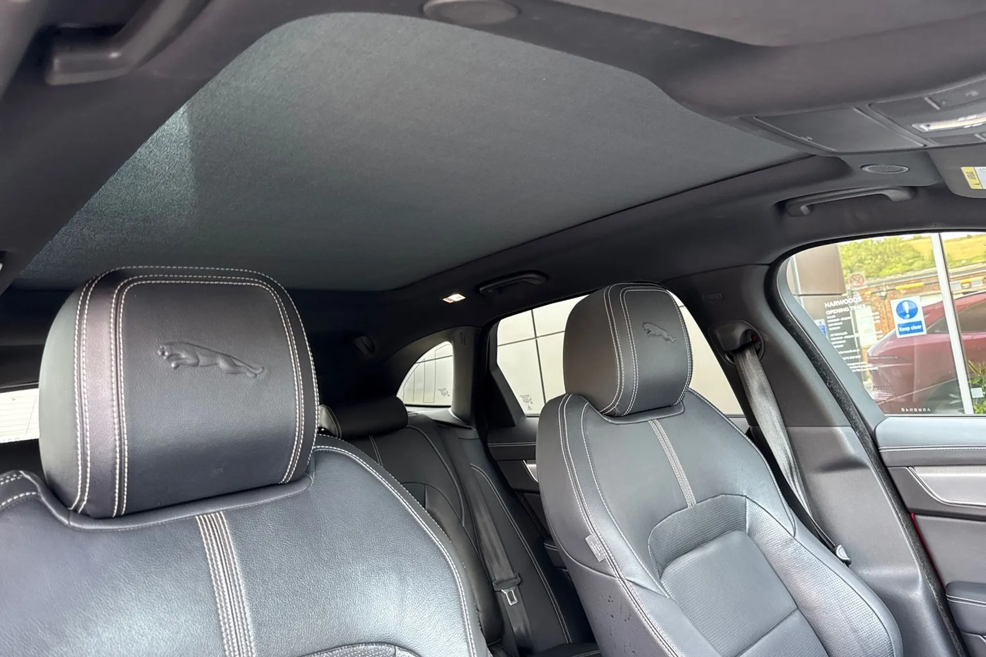Jaguar F-PACE thumbnail image number 13