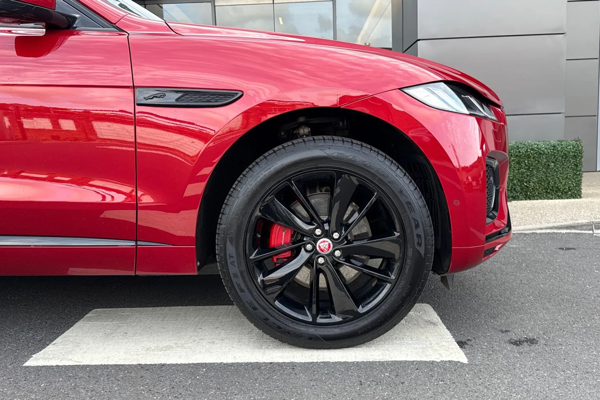 Jaguar F-PACE thumbnail image number 23