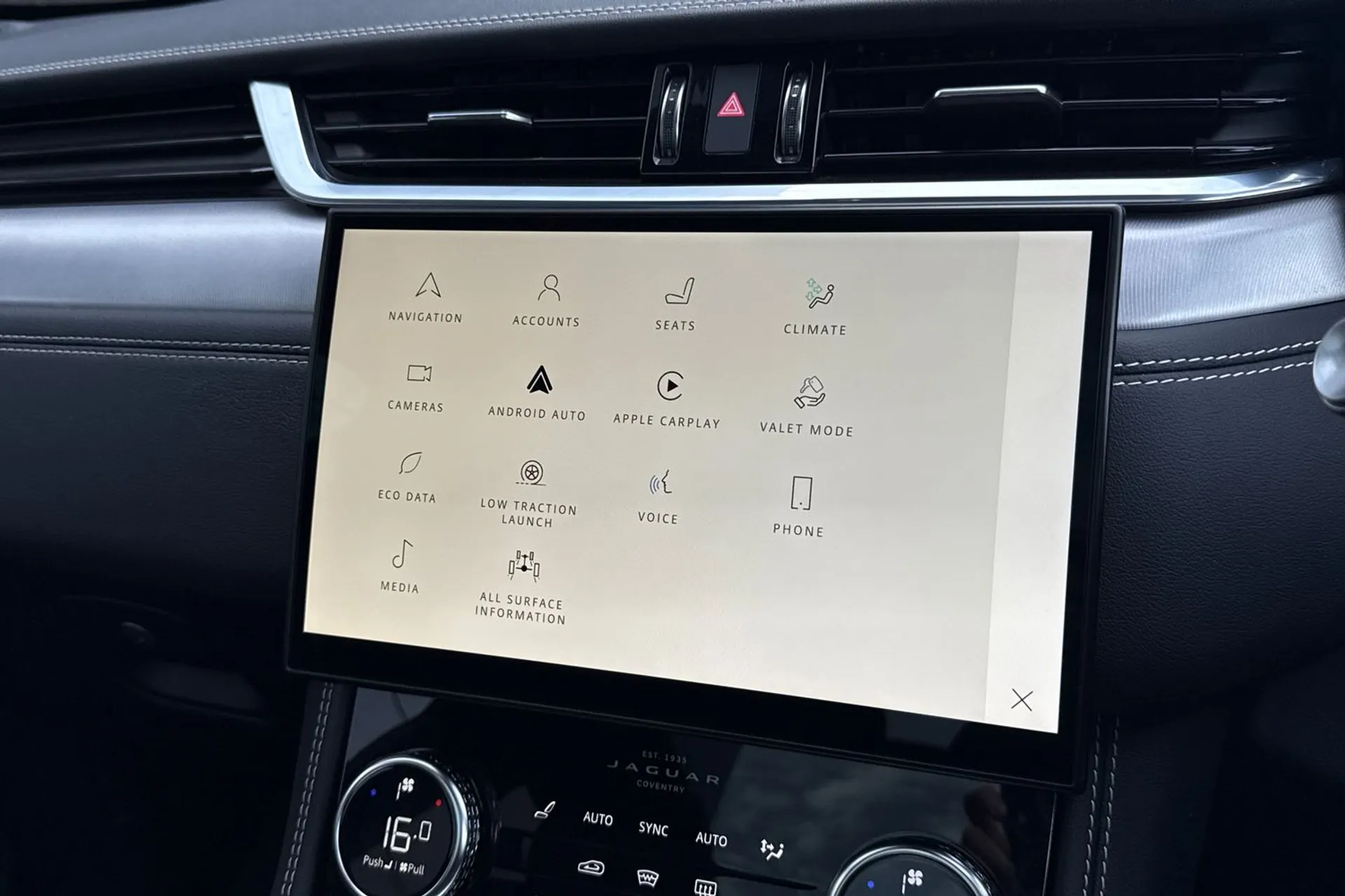 Jaguar F-PACE thumbnail image number 64