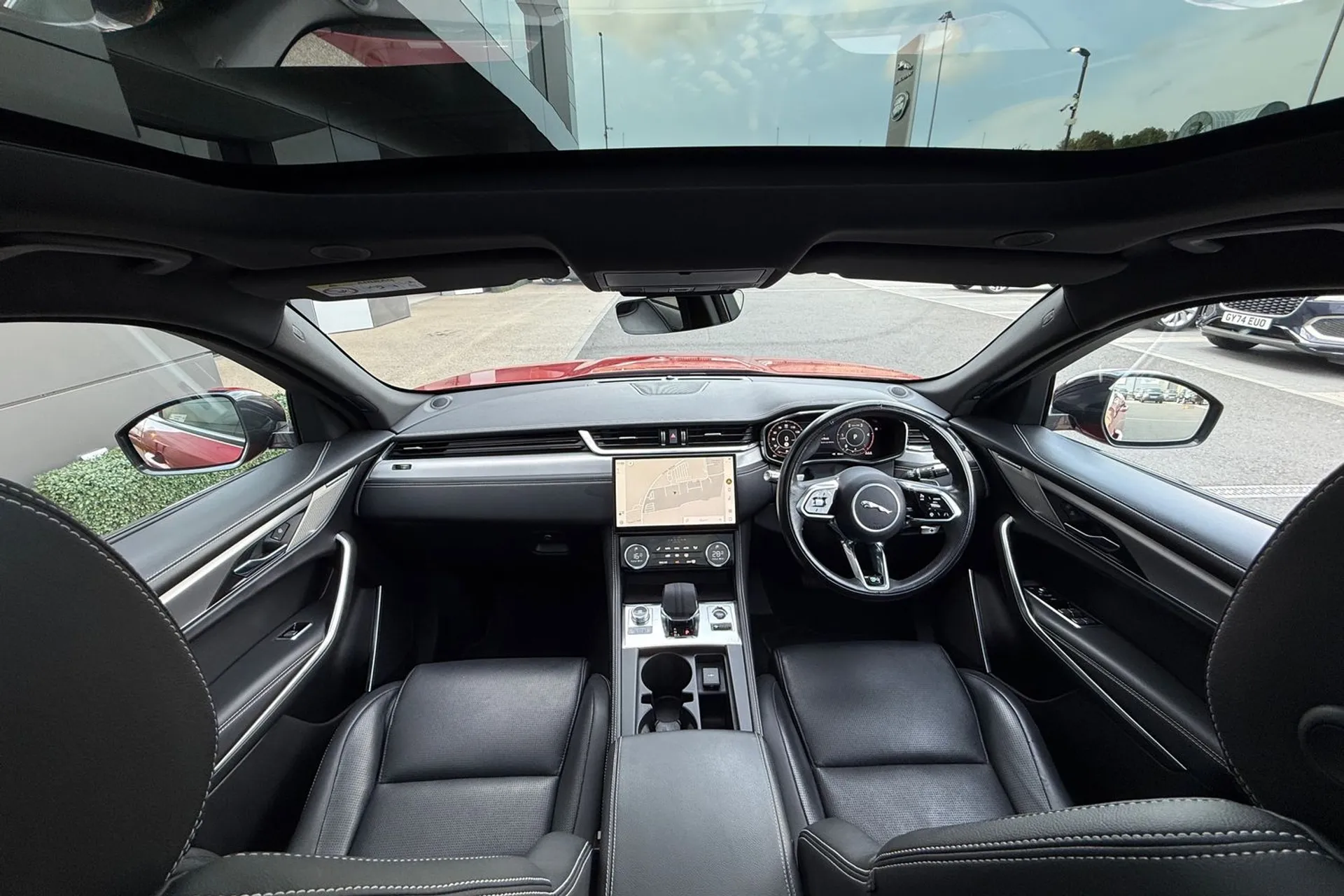 Jaguar F-PACE thumbnail image number 3