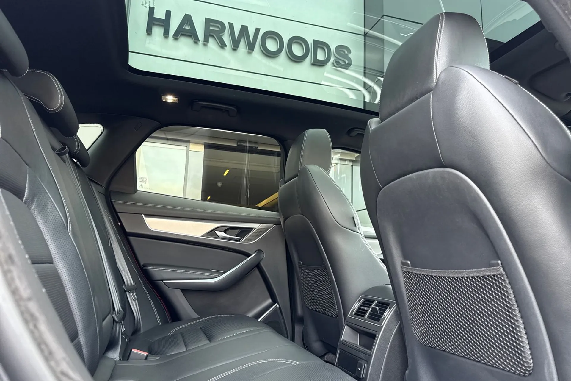 Jaguar F-PACE thumbnail image number 33