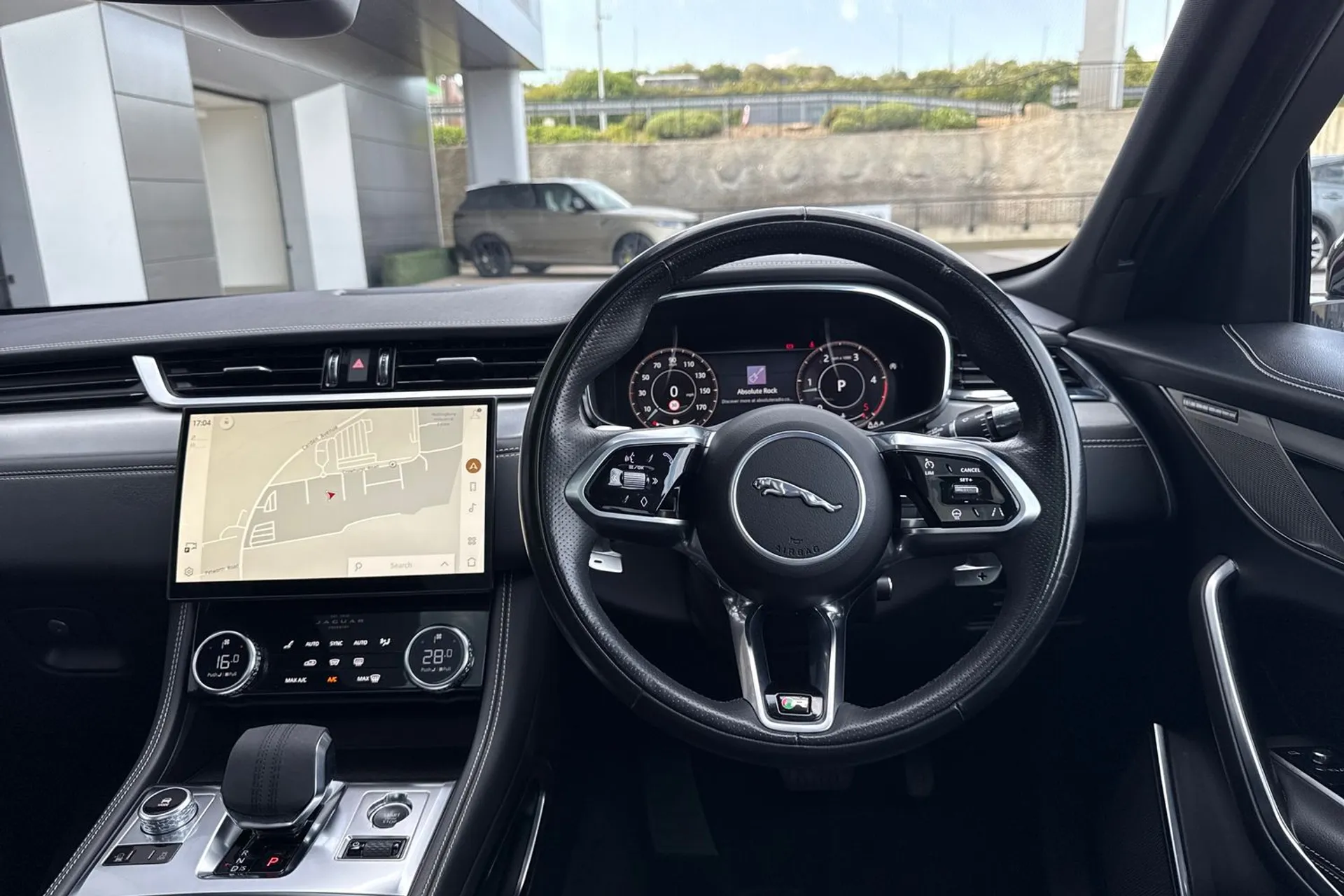 Jaguar F-PACE thumbnail image number 34