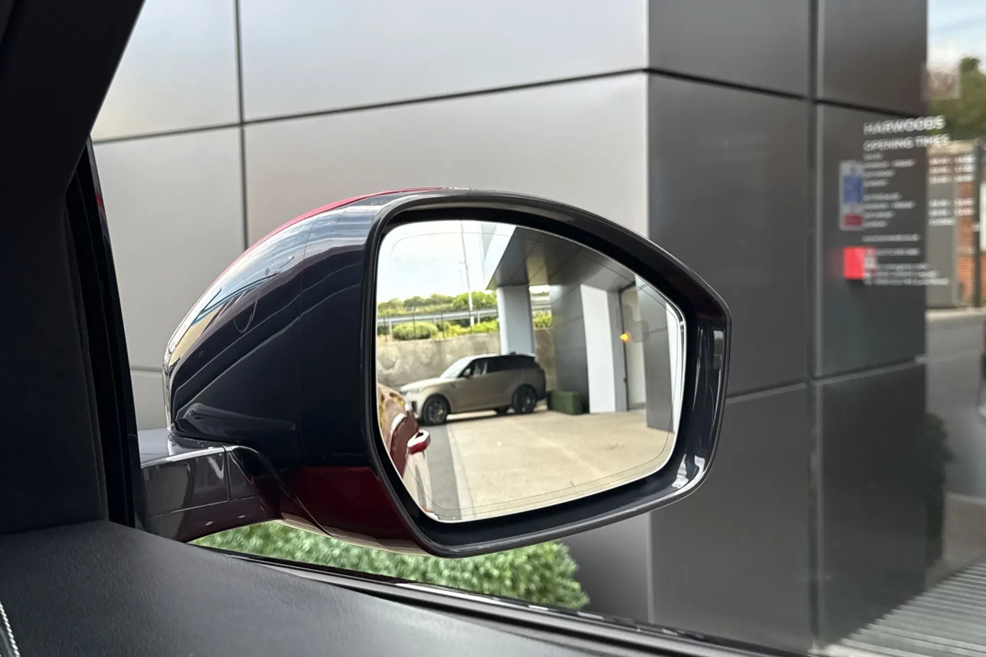 Jaguar F-PACE thumbnail image number 9