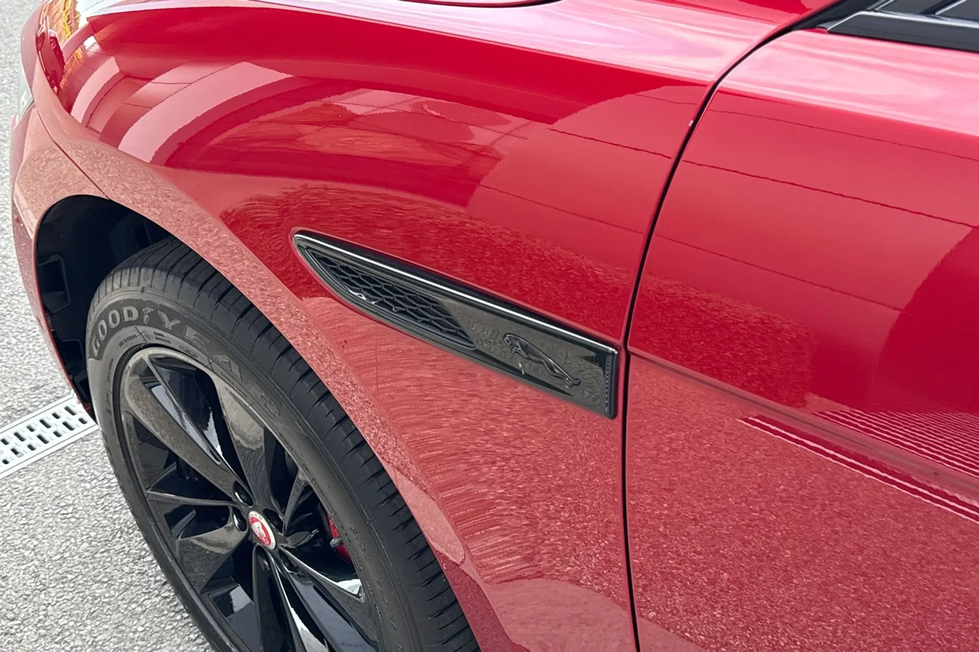 Jaguar F-PACE thumbnail image number 27