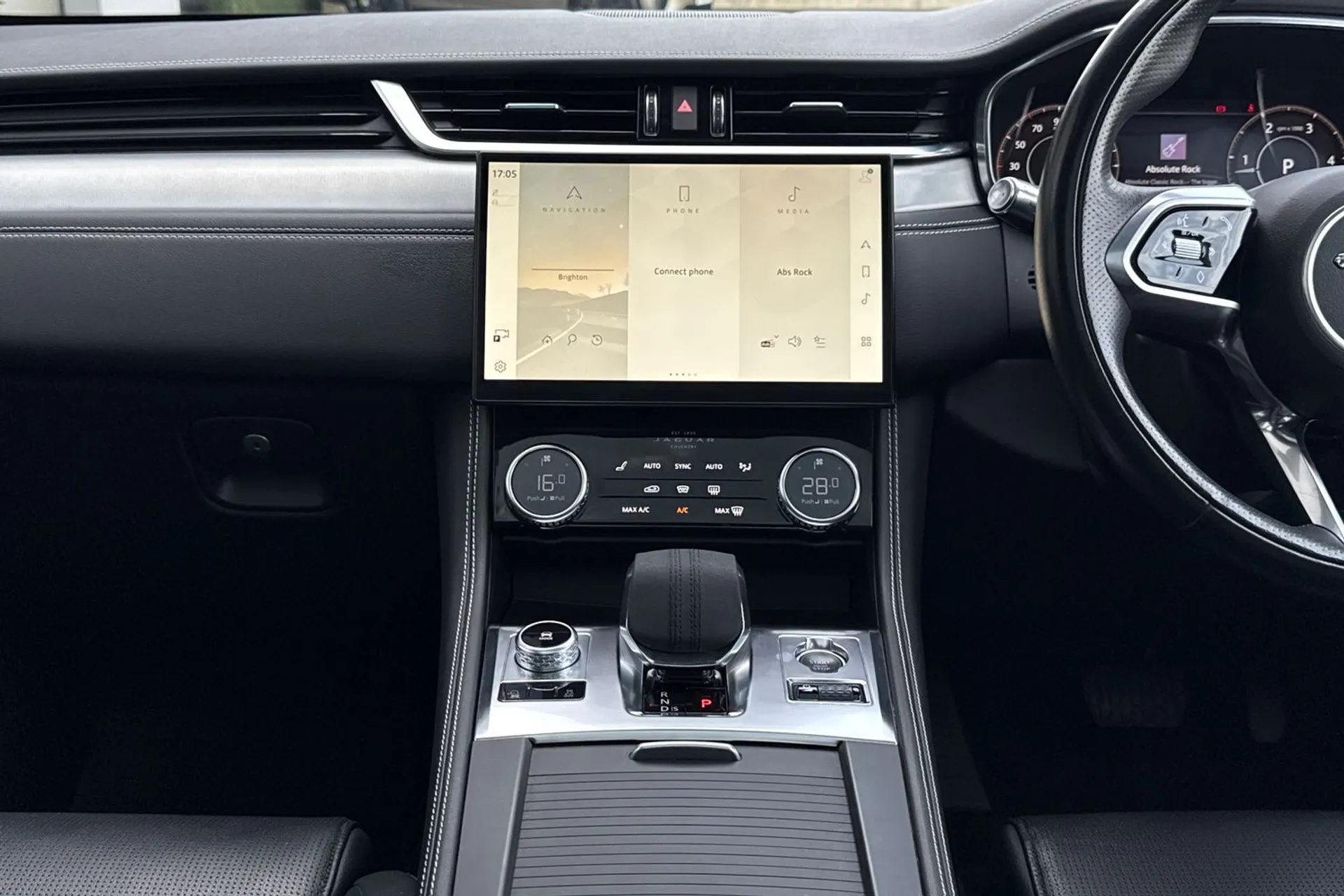Jaguar F-PACE thumbnail image number 36