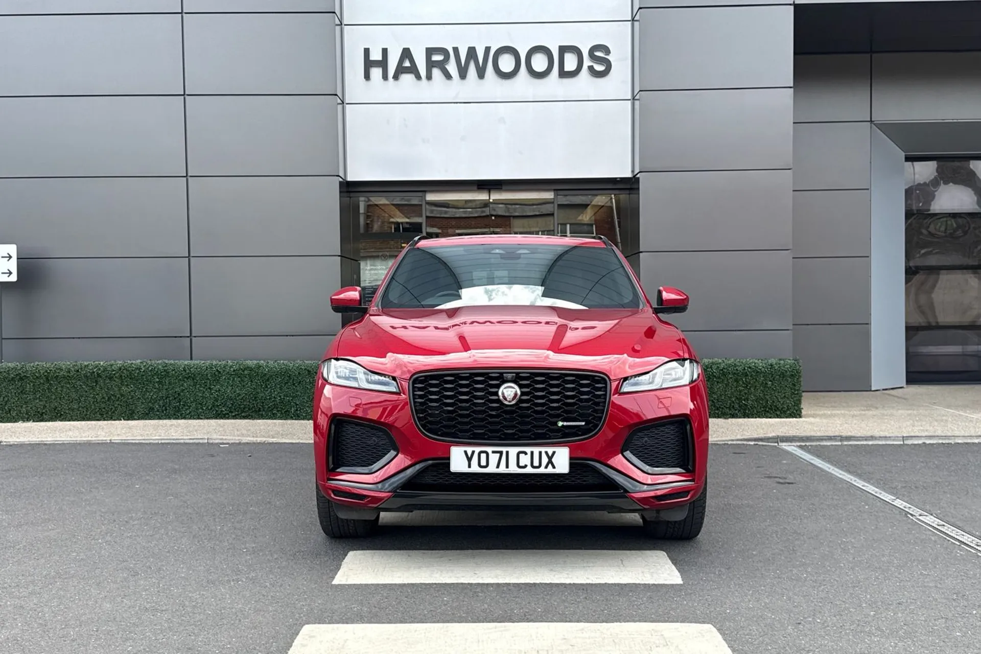 Jaguar F-PACE thumbnail image number 17