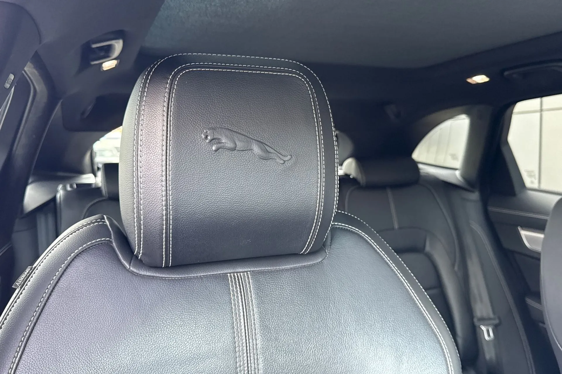 Jaguar F-PACE thumbnail image number 15
