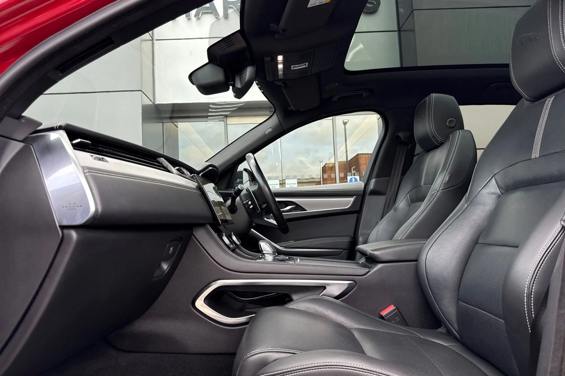 Jaguar F-PACE thumbnail image number 54
