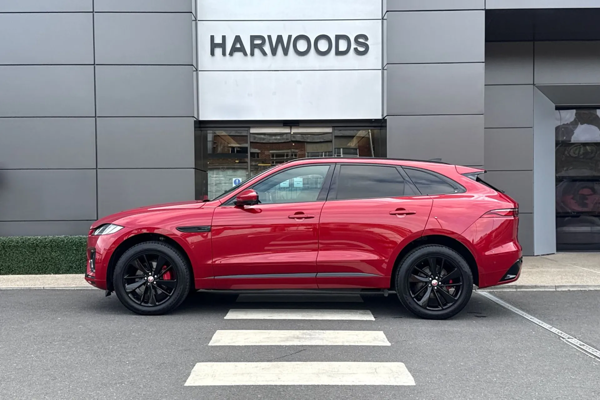 Jaguar F-PACE thumbnail image number 12