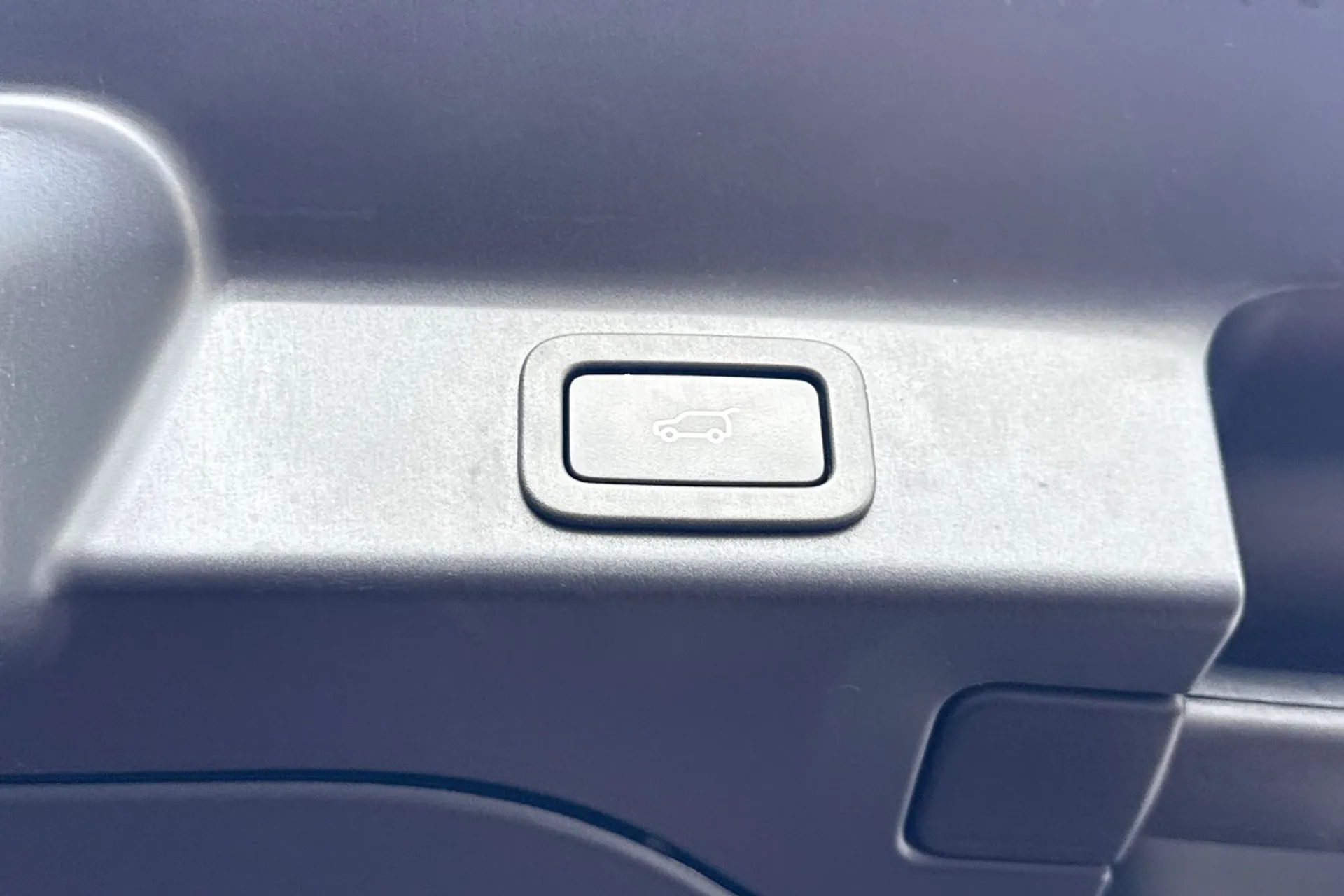 Jaguar F-PACE thumbnail image number 48