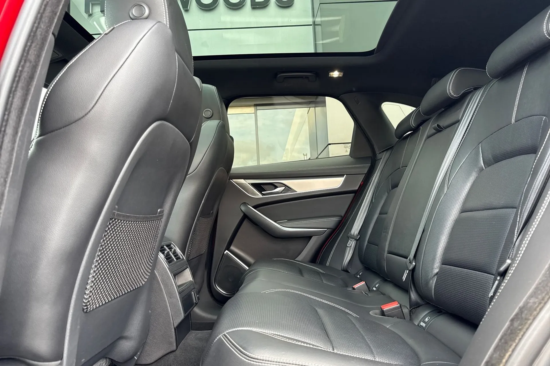 Jaguar F-PACE thumbnail image number 56