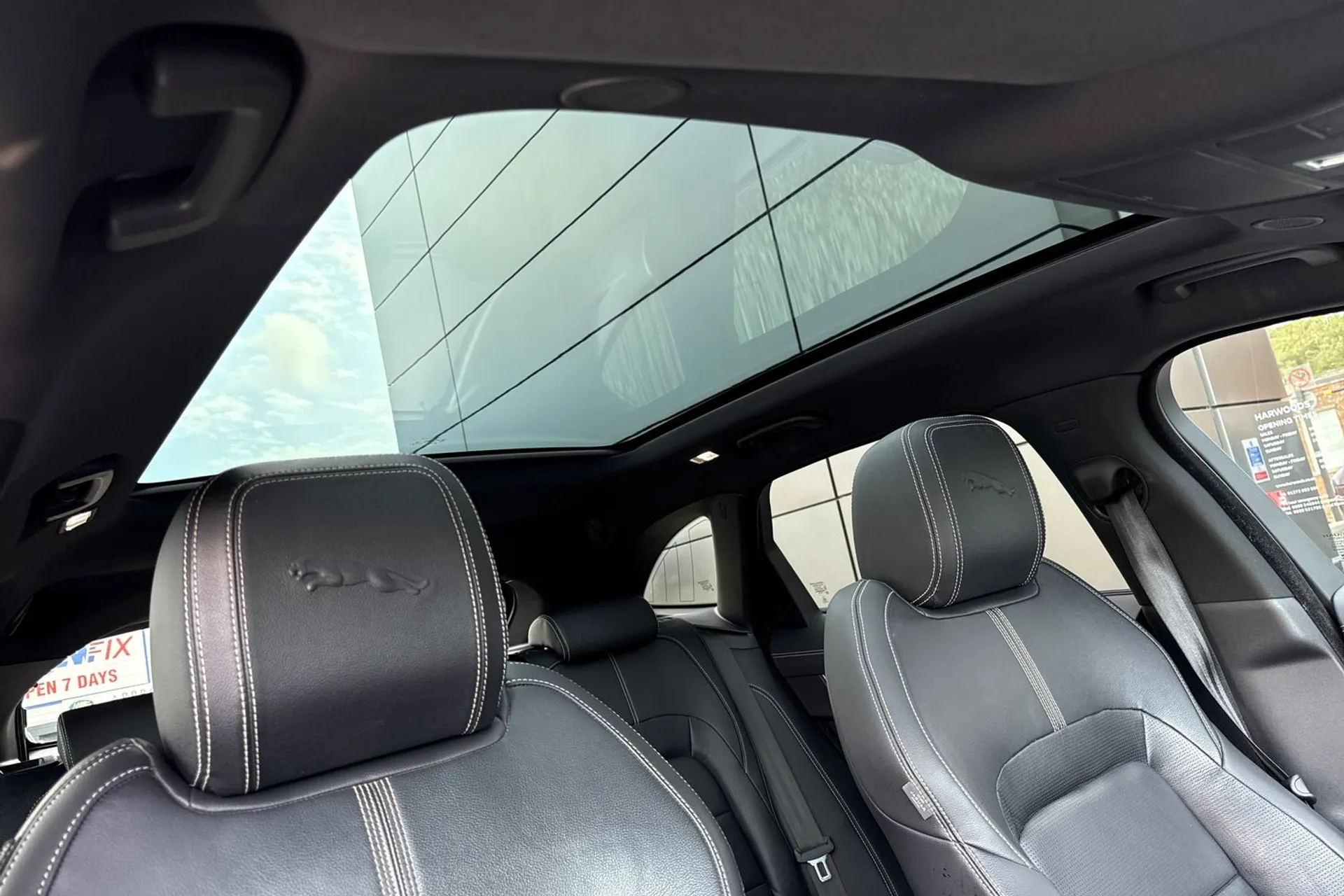 Jaguar F-PACE thumbnail image number 14
