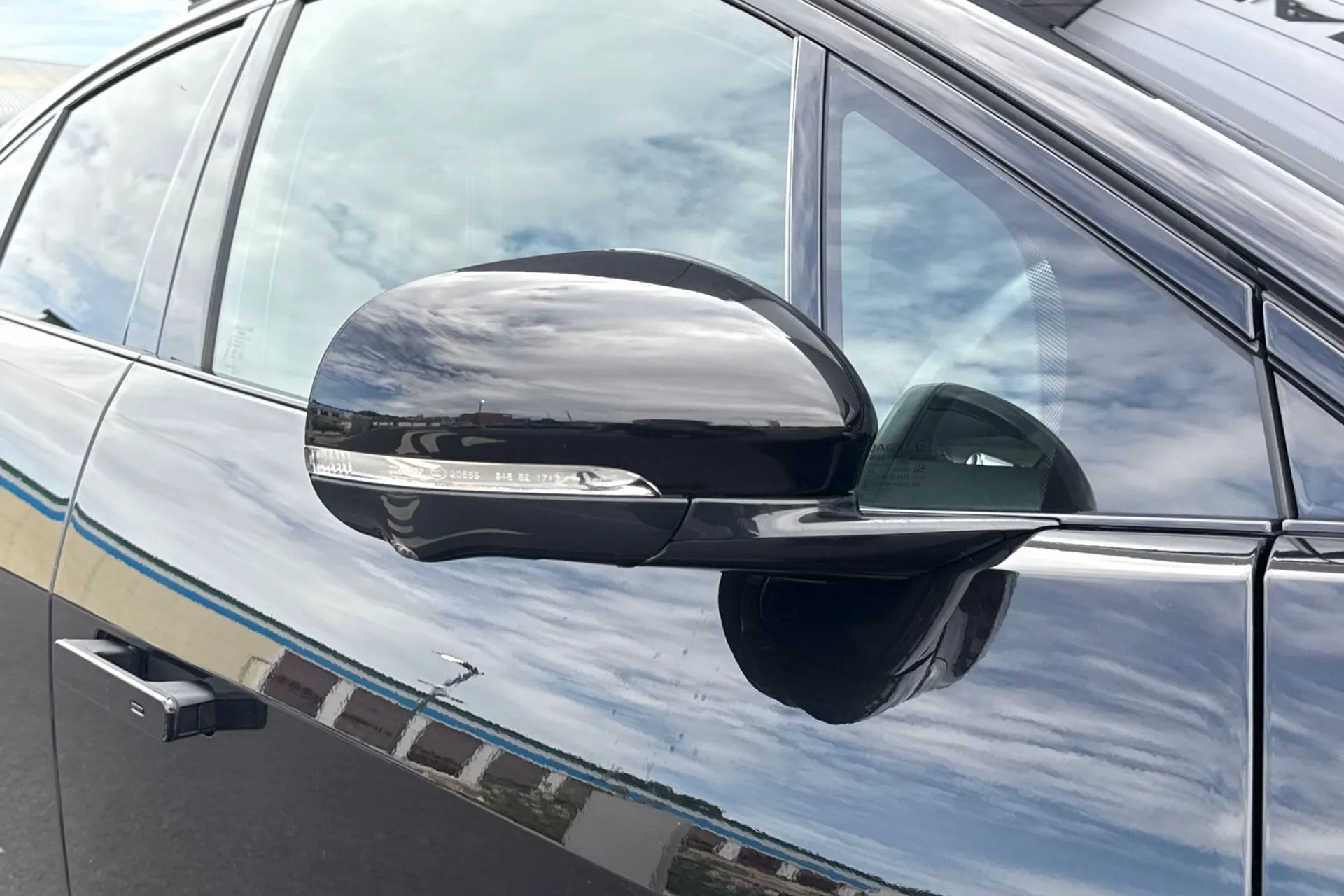 Jaguar I-PACE thumbnail image number 28