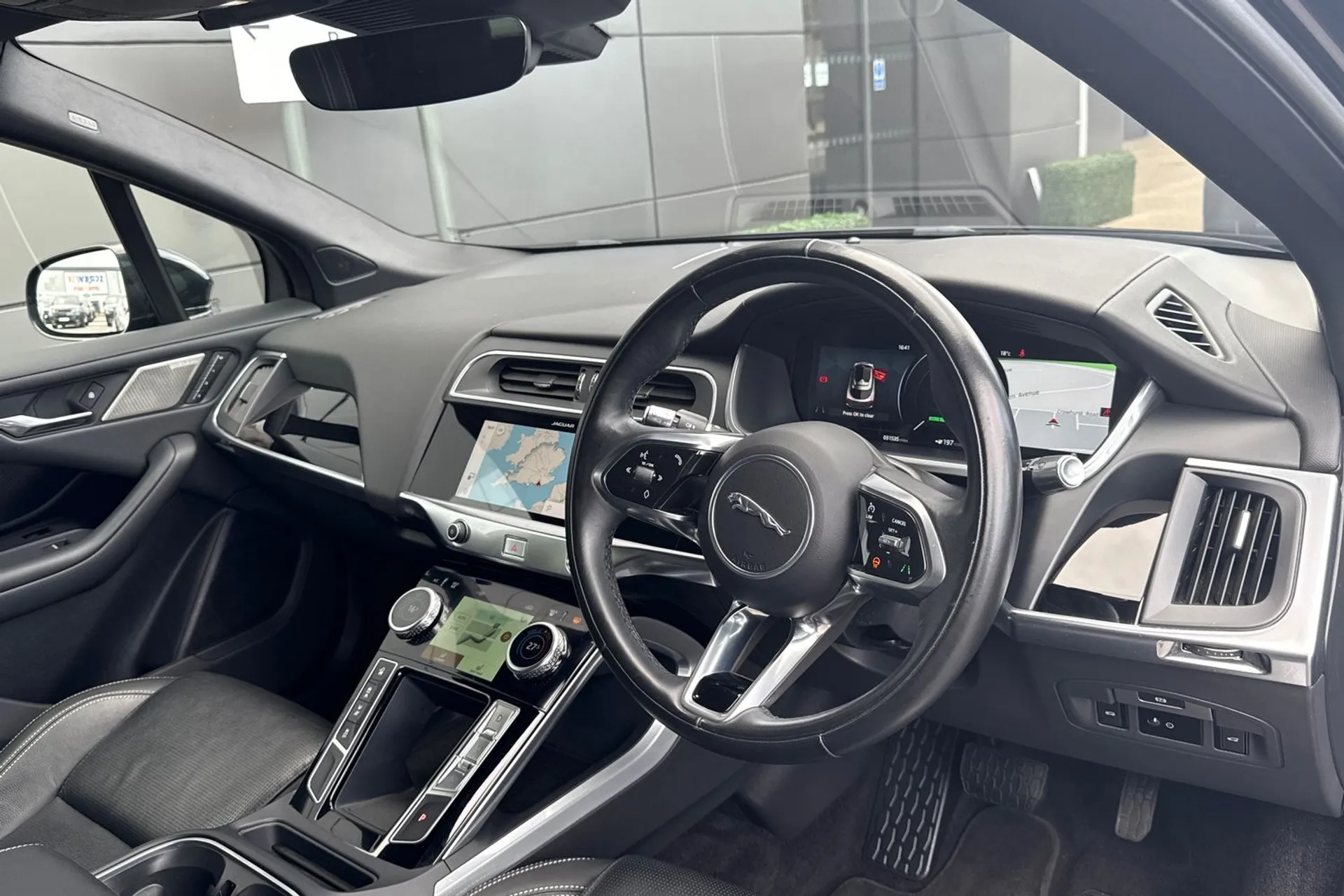 Jaguar I-PACE thumbnail image number 13