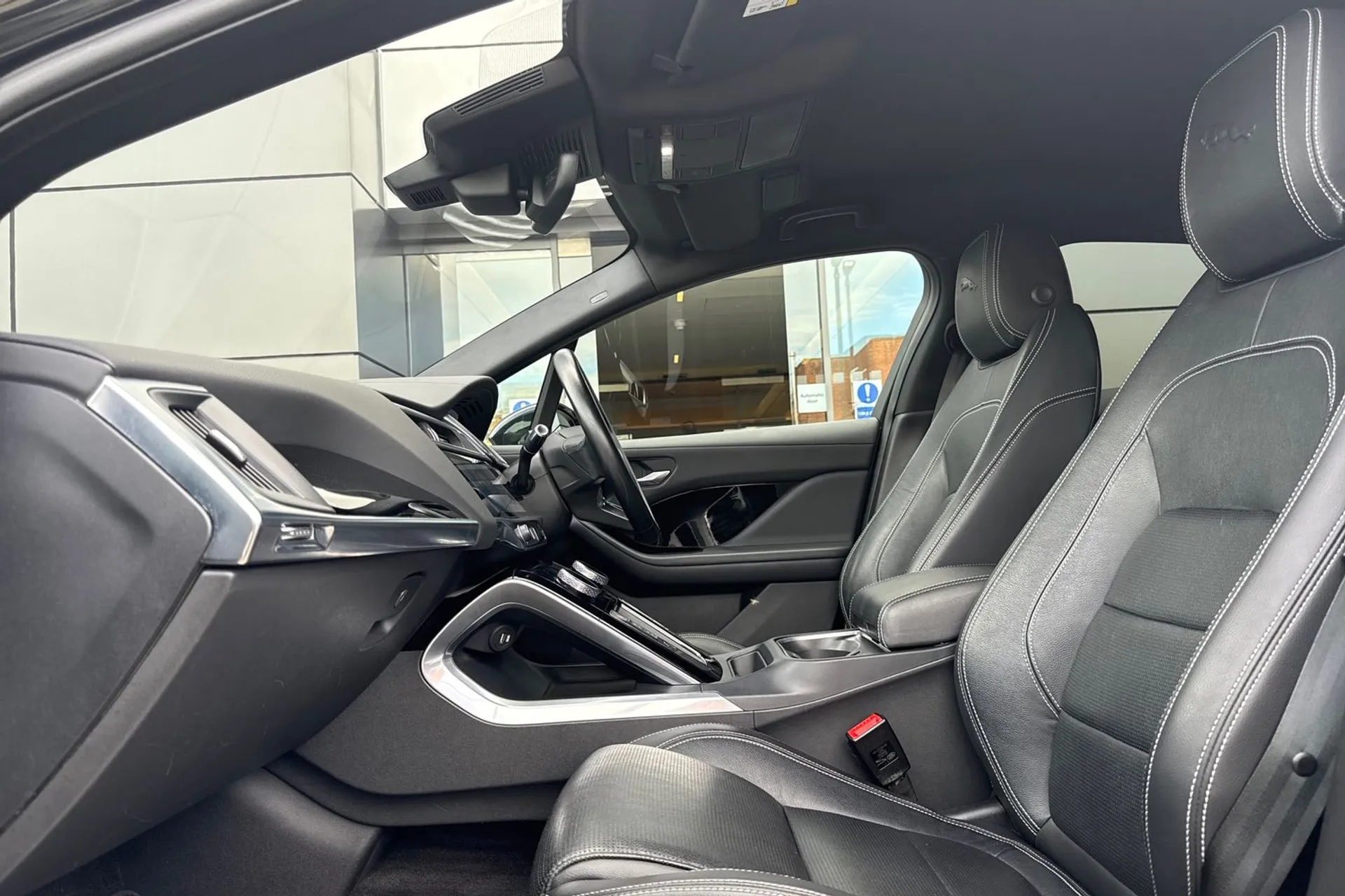 Jaguar I-PACE thumbnail image number 52