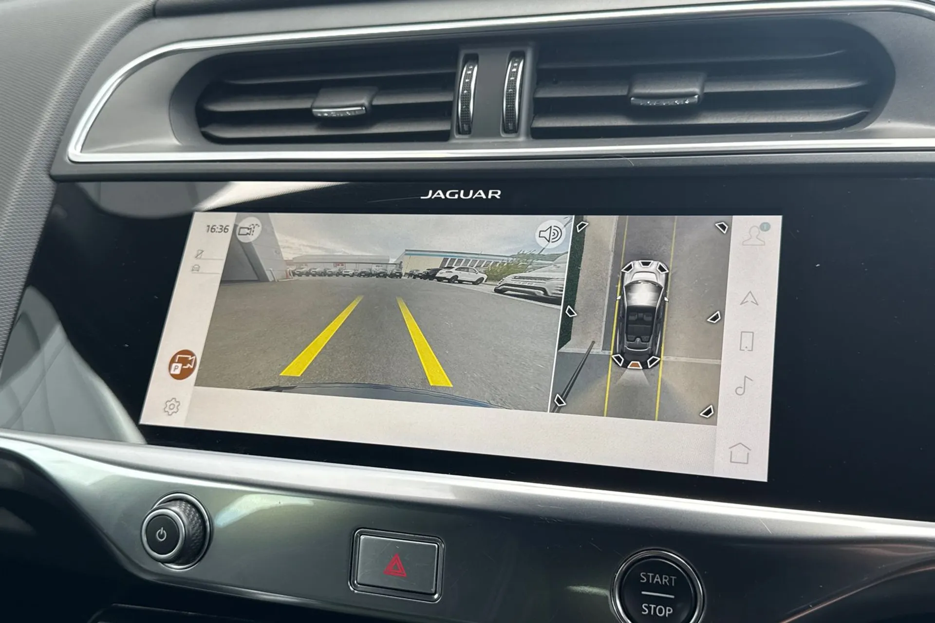 Jaguar I-PACE thumbnail image number 5