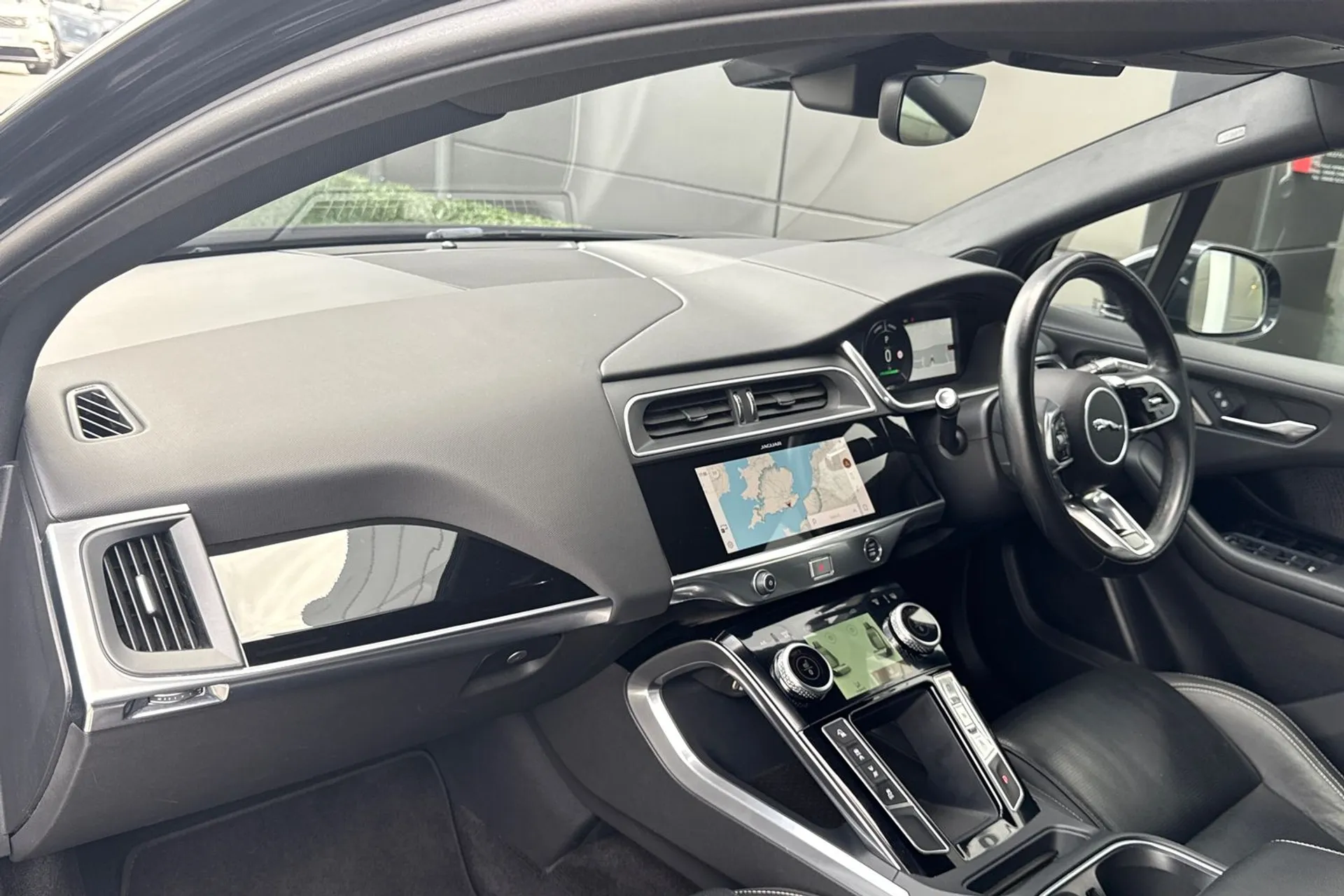 Jaguar I-PACE thumbnail image number 51