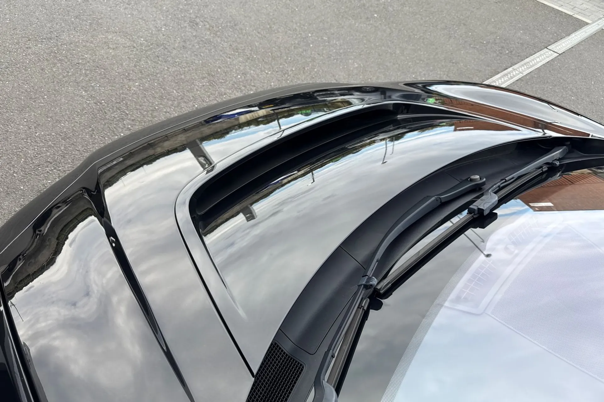 Jaguar I-PACE thumbnail image number 23
