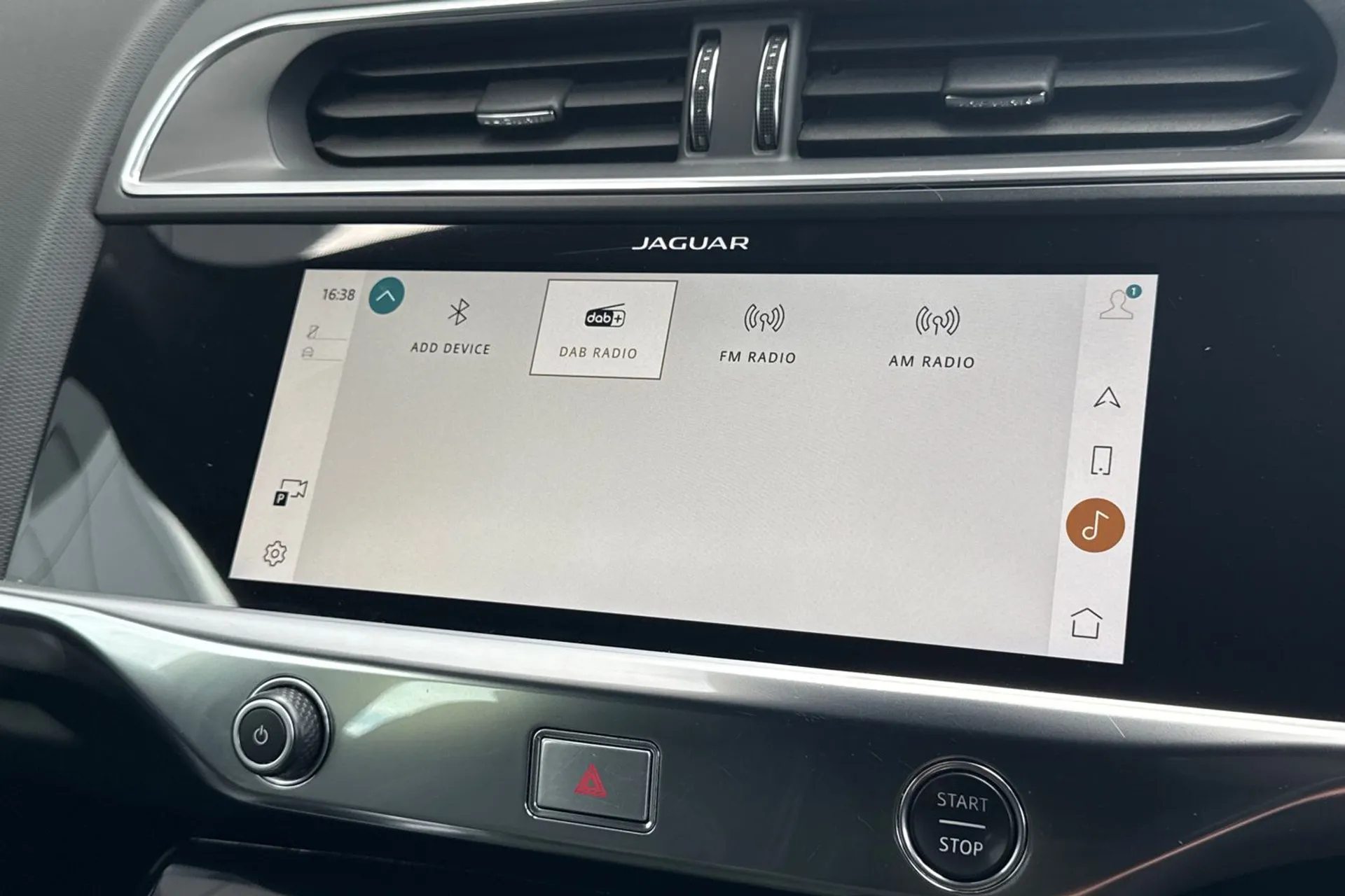 Jaguar I-PACE thumbnail image number 18
