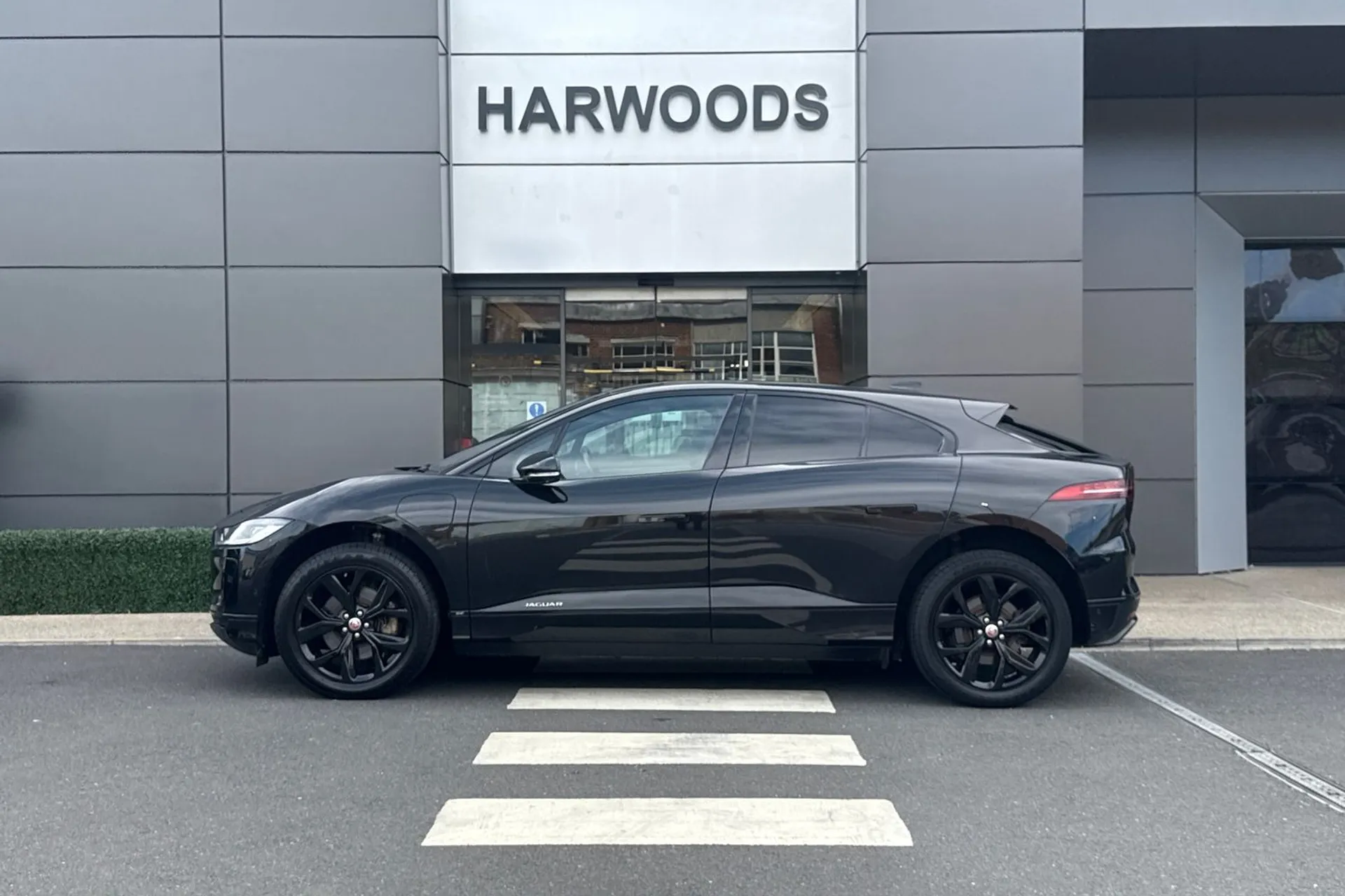 Jaguar I-PACE thumbnail image number 12
