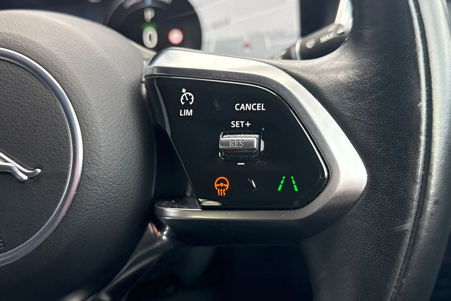 Jaguar I-PACE thumbnail image number 42