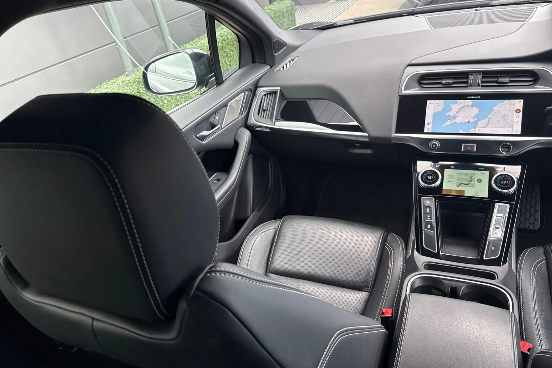 Jaguar I-PACE thumbnail image number 57
