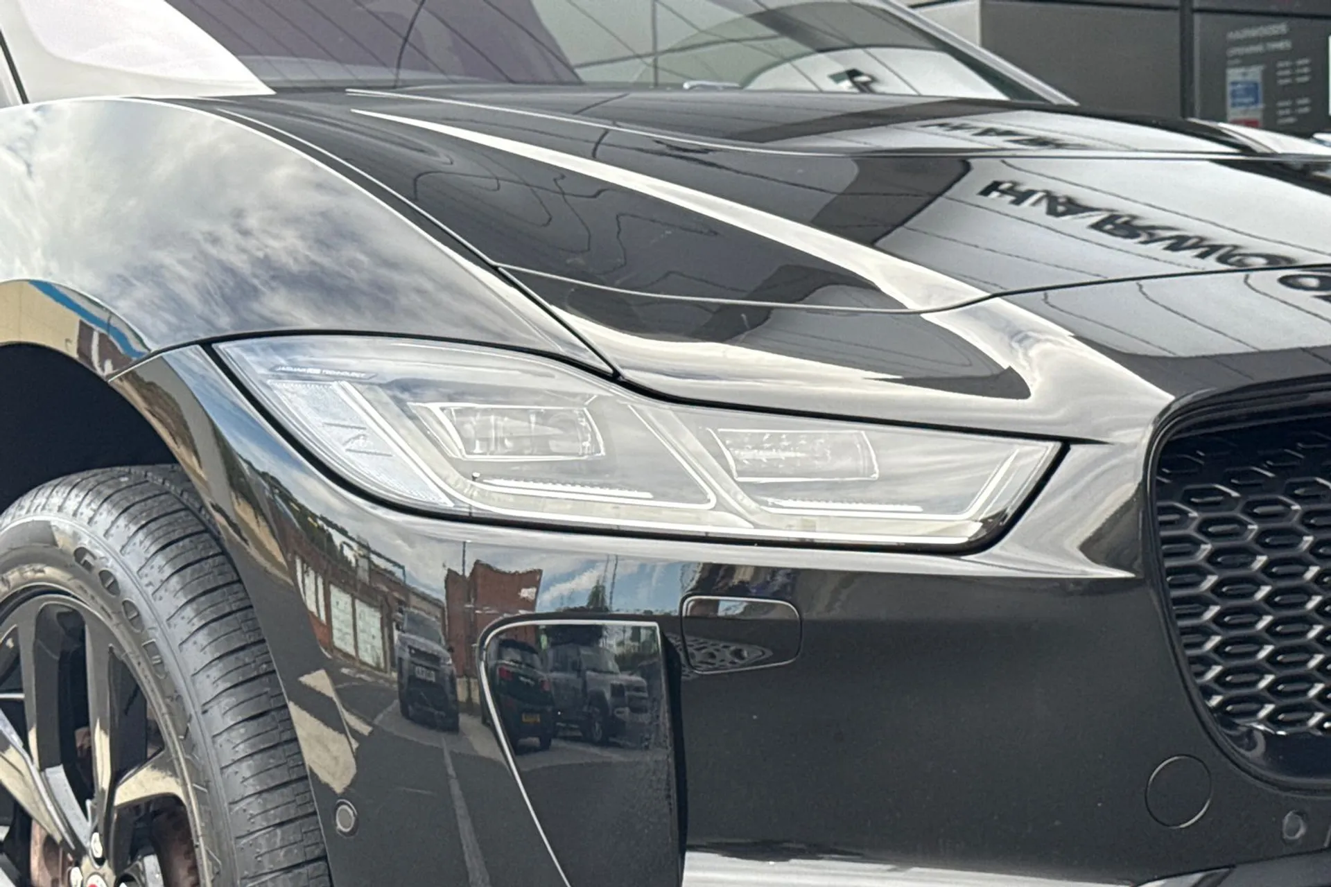 Jaguar I-PACE thumbnail image number 24