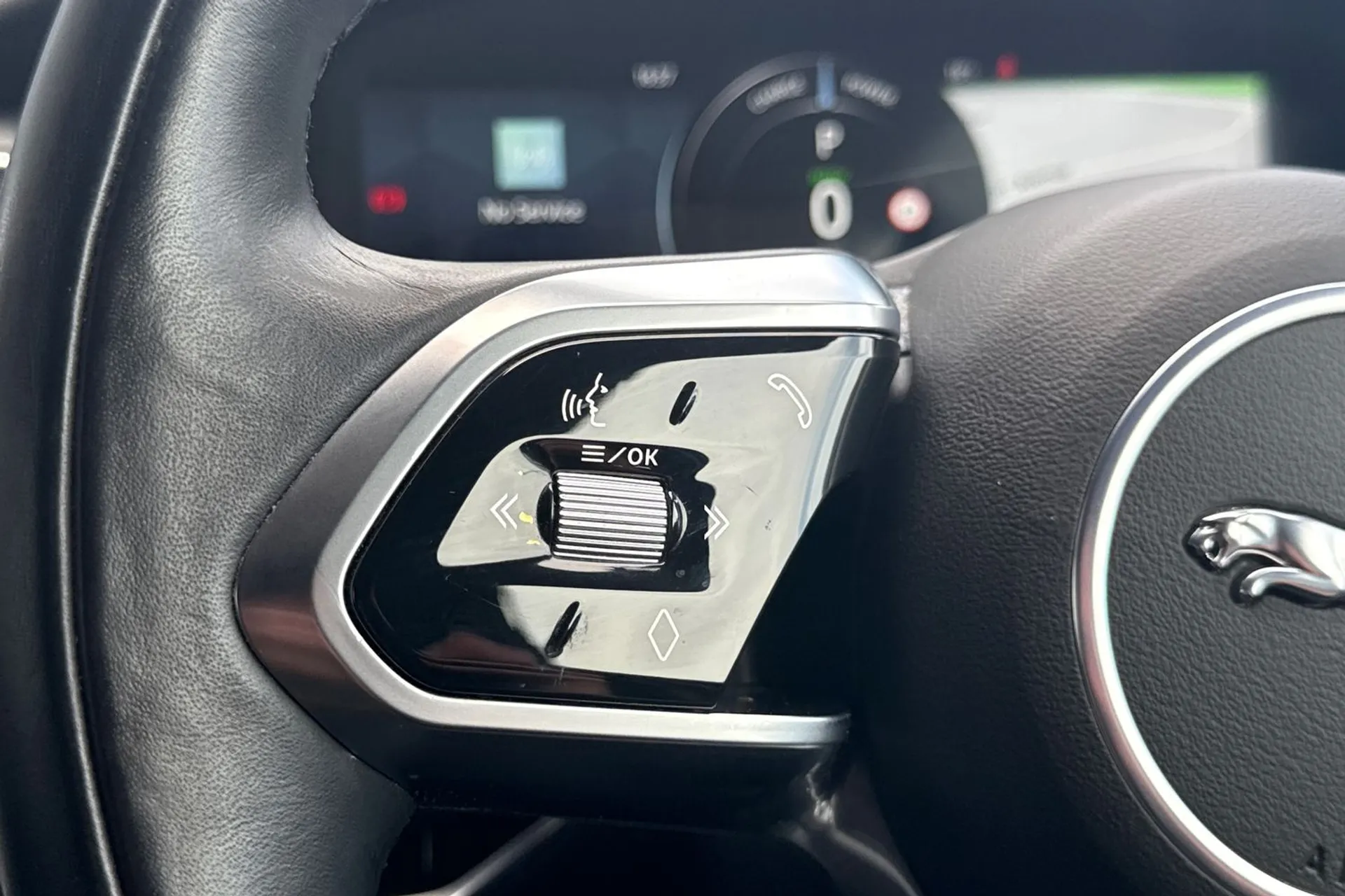 Jaguar I-PACE thumbnail image number 41