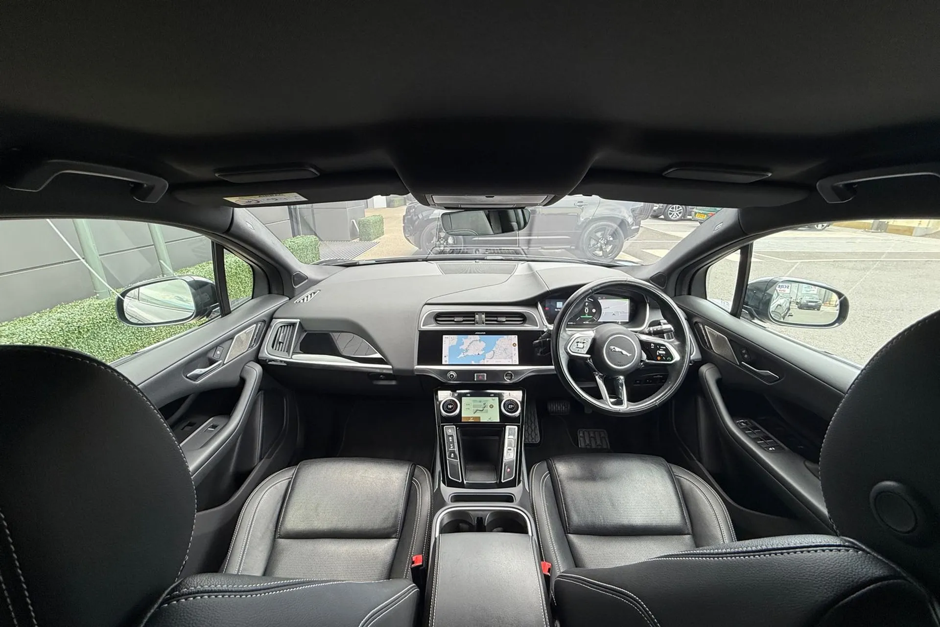 Jaguar I-PACE thumbnail image number 4