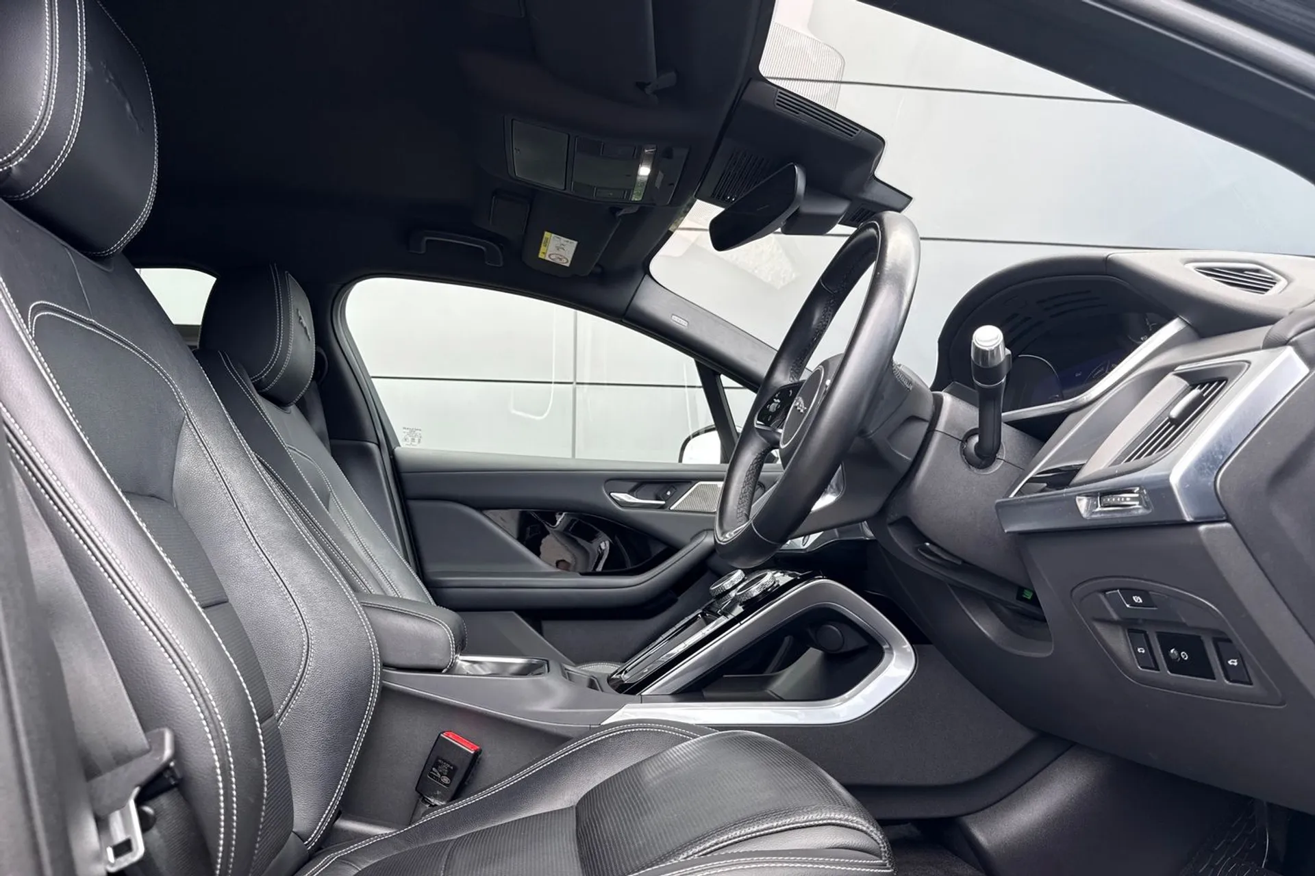 Jaguar I-PACE thumbnail image number 14
